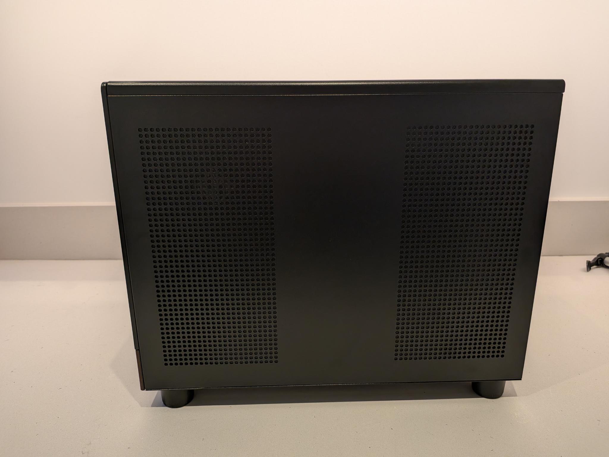 1440p Vision - RTX 5070, Ryzen 7 7700X, 32 GB DDR5 RAM, 2 TB Gen 4 SSD, Liquid Cooled, RGB