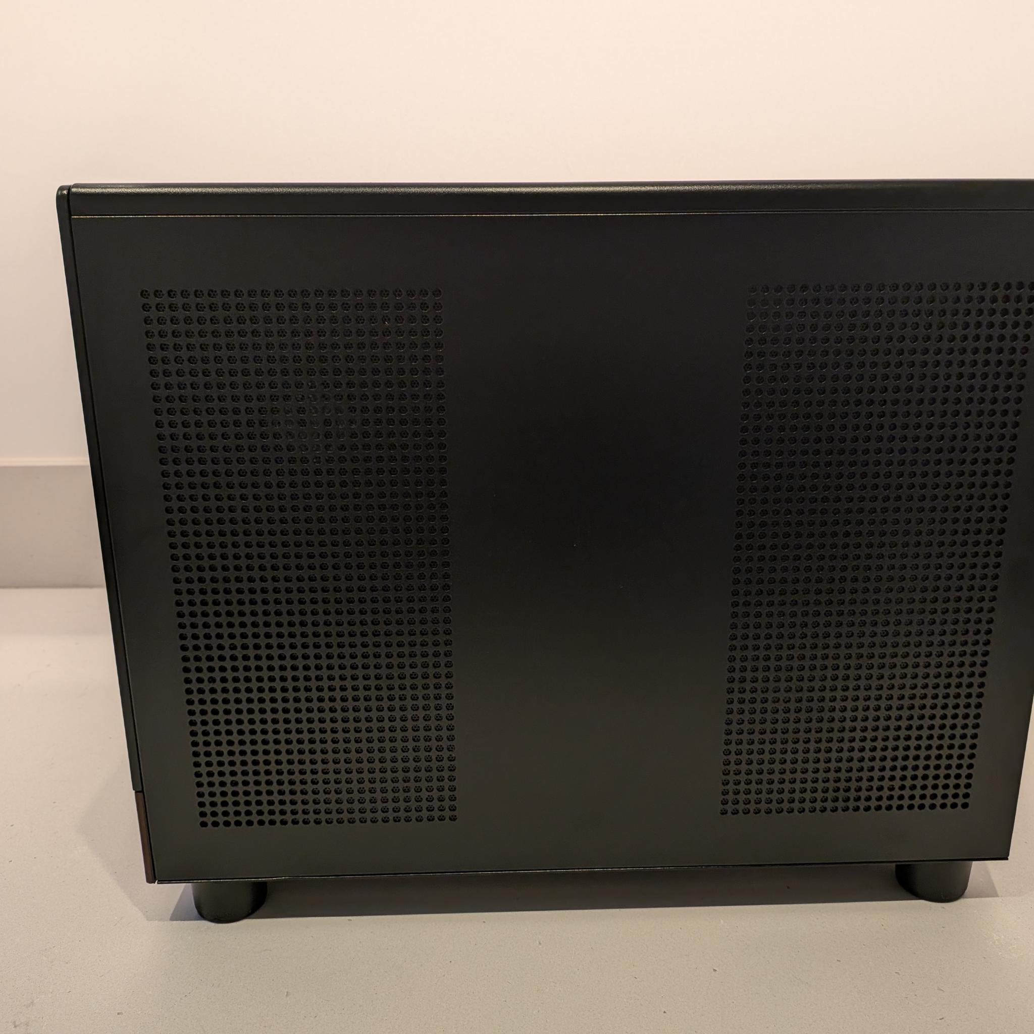 1440p Vision - RTX 5070, Ryzen 7 7700X, 32 GB DDR5 RAM, 2 TB Gen 4 SSD, Liquid Cooled, RGB