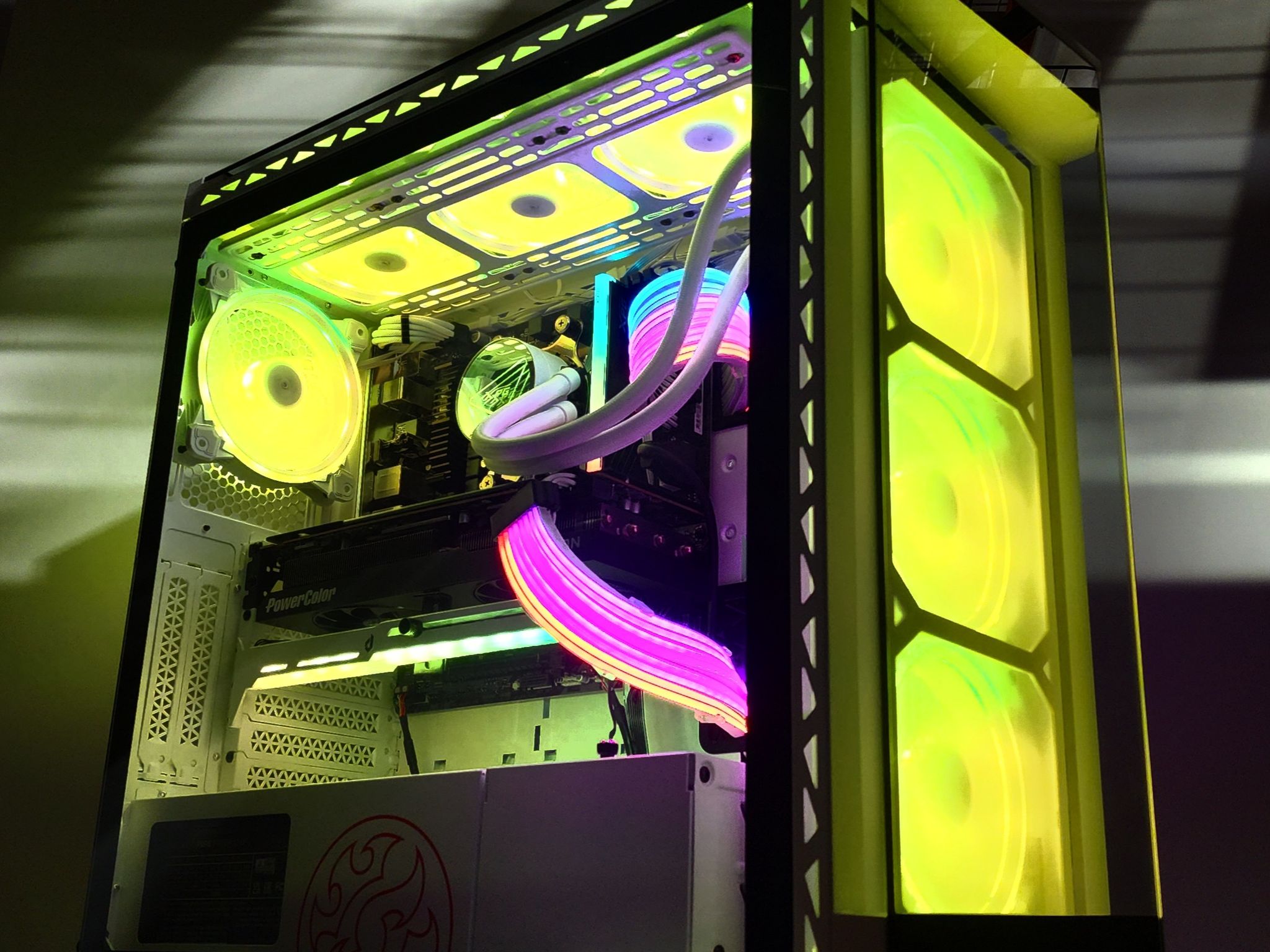 Gaming PC Ryzen 7 9700X 16GB RAM 1TB SSD RX 7800 XT 16GB Windows 11 Computer