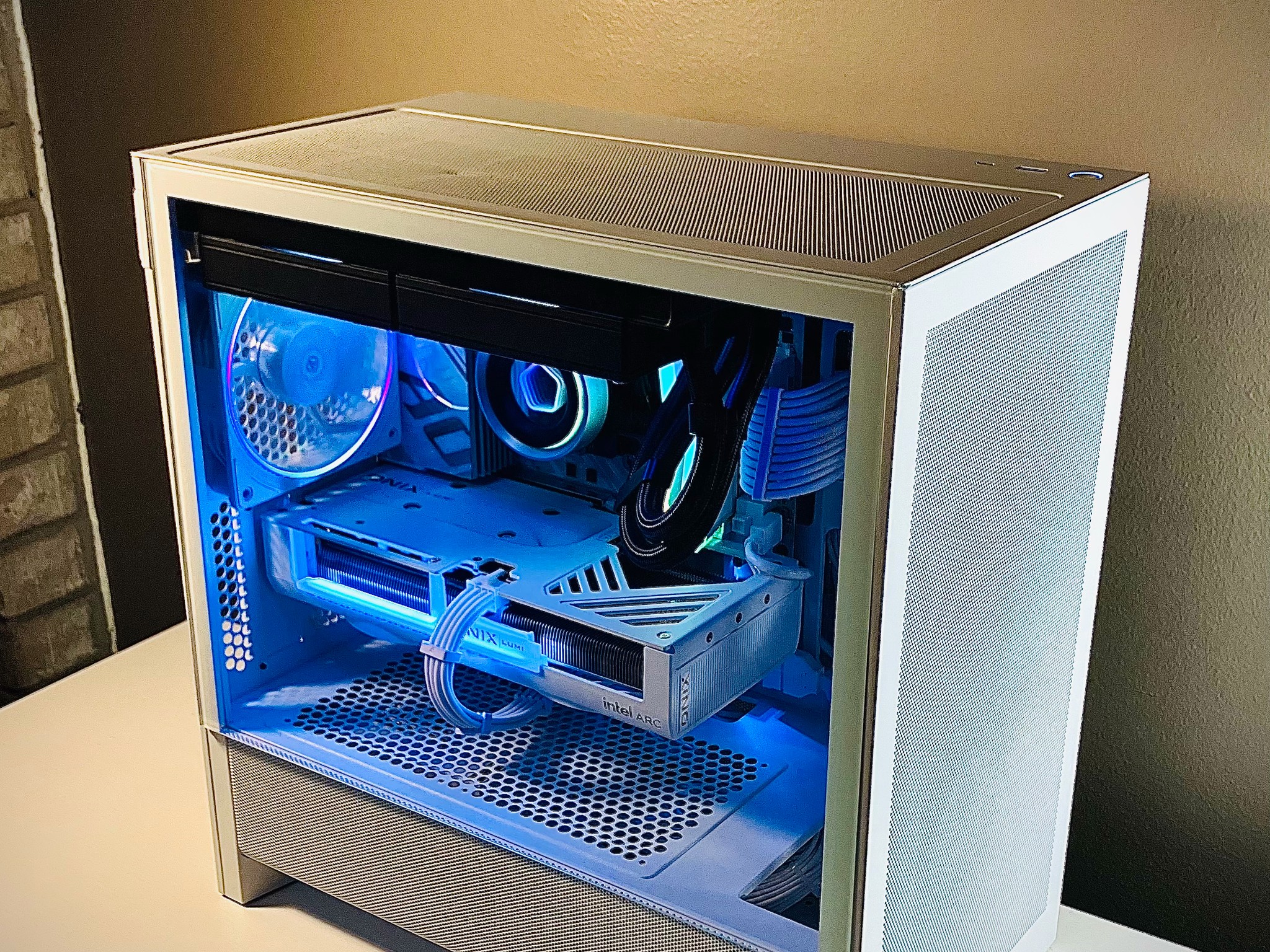 Clean White Gaming PC