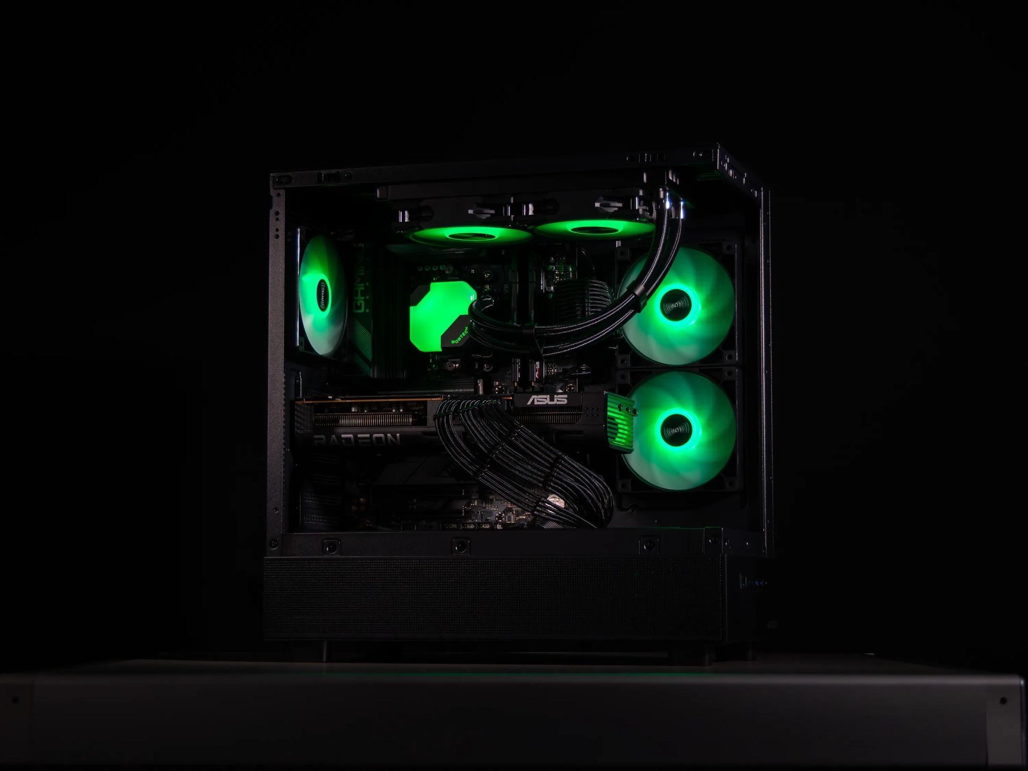 💥 Blitz 💥  RX 9070 XT / AMD R7 9700X / 1TB NVME / 32GB DDR5 RAM / 240 AIO / Windows 11 Pro