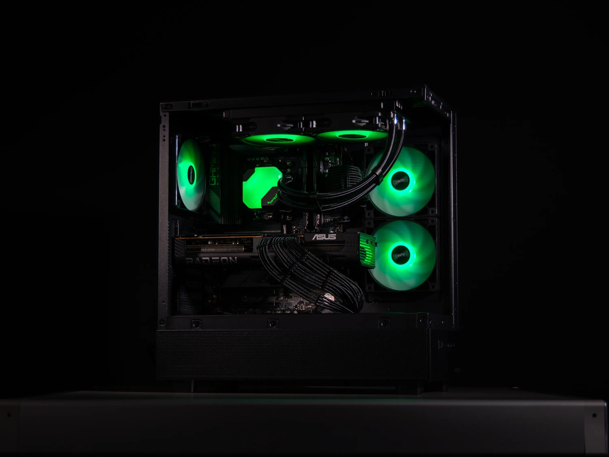 💥 Blitz 💥  RX 9070 XT / AMD R7 9700X / 1TB NVME / 32GB DDR5 RAM / 240 AIO / Windows 11 Pro