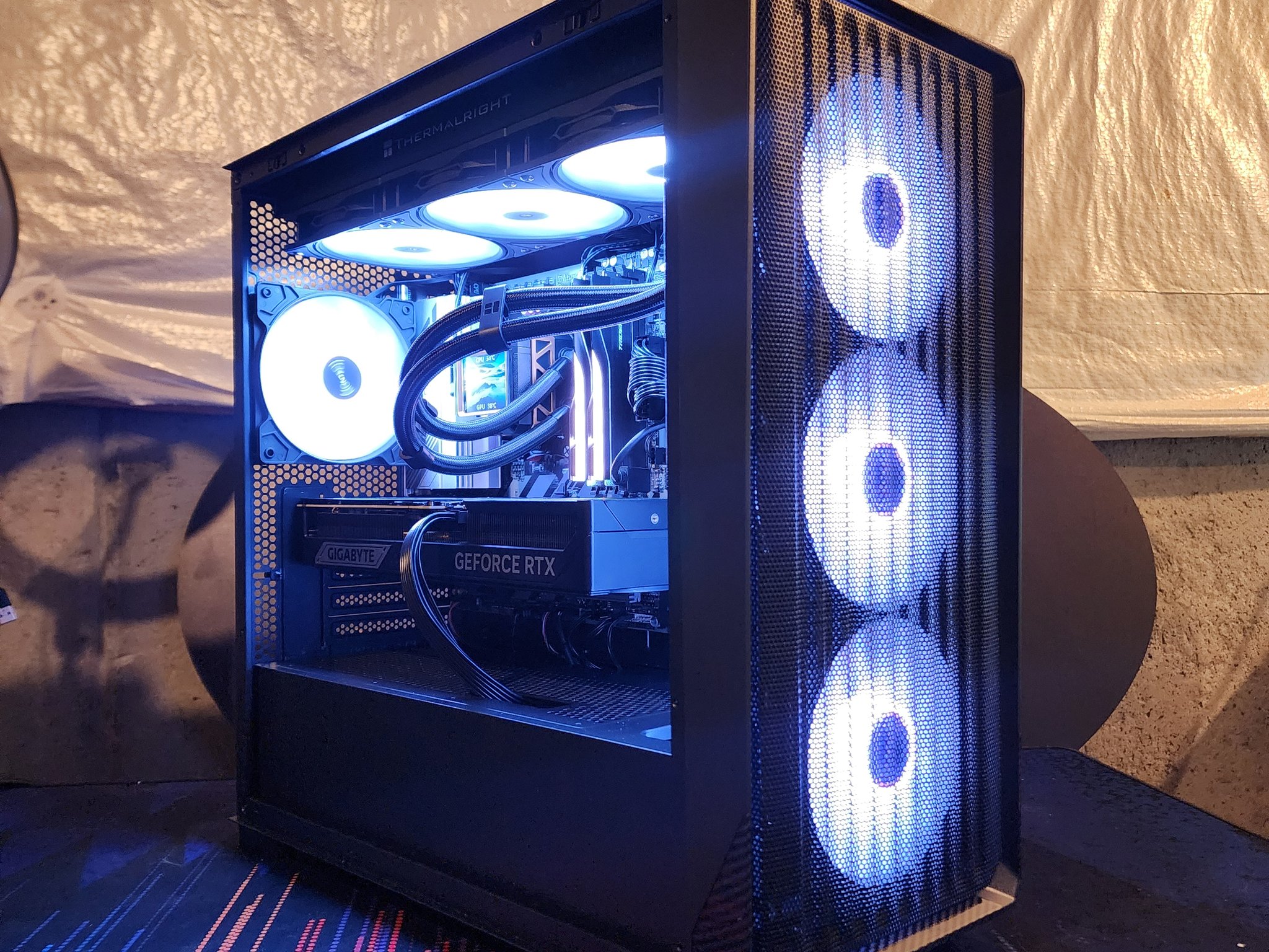 RTX 5080 / Ryzen 7 9800X3D / 32GB DDR5 RAM / 2TB NVMe SSD