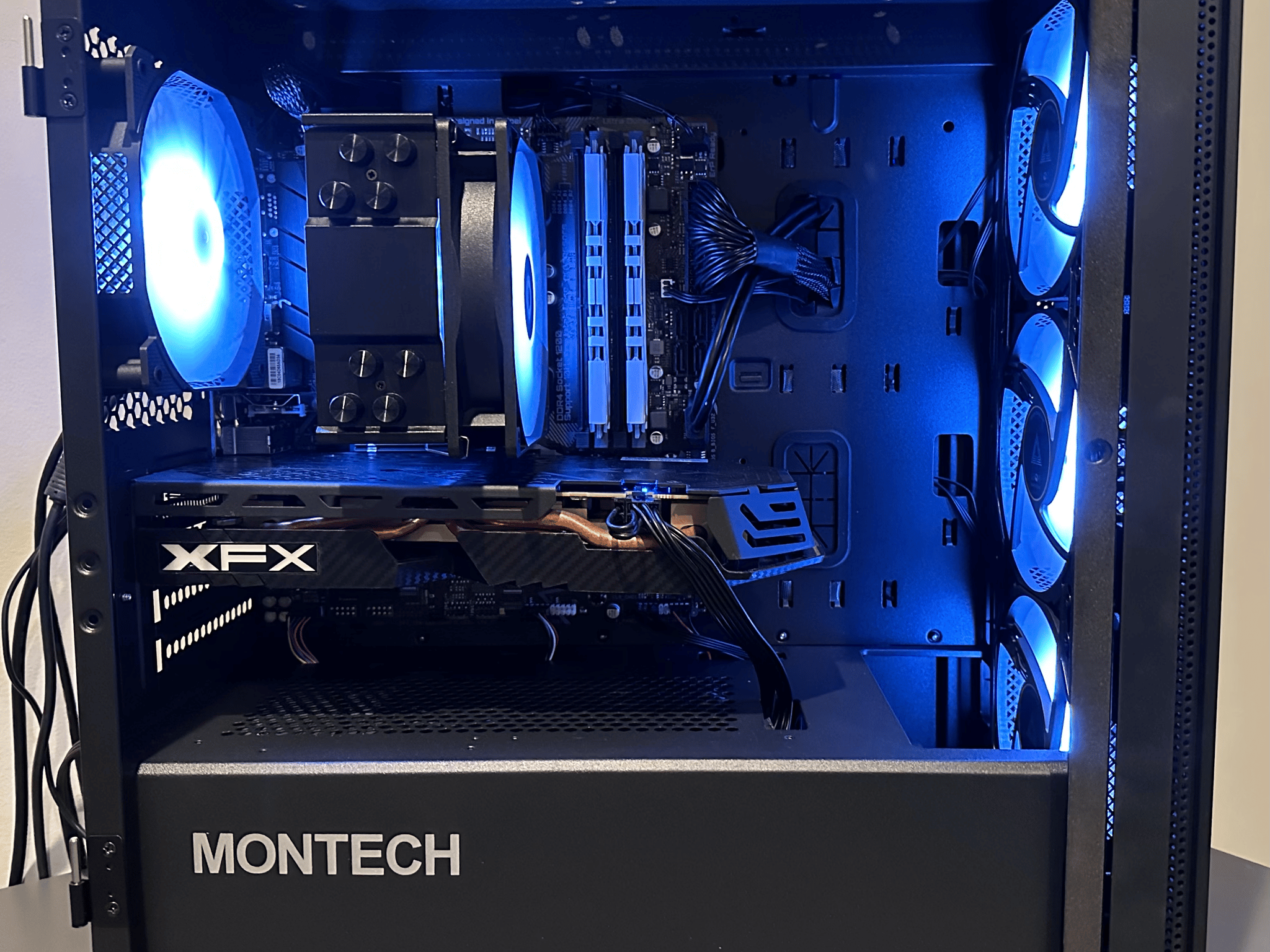 Gaming PC - 8GB Radeon RX 580 - Intel i3 10100F - 16 GB RAM