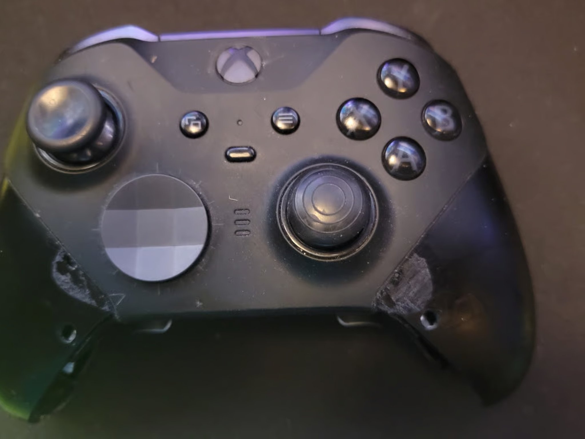 Xbox Elite Series 2 Controller - cracked Shell