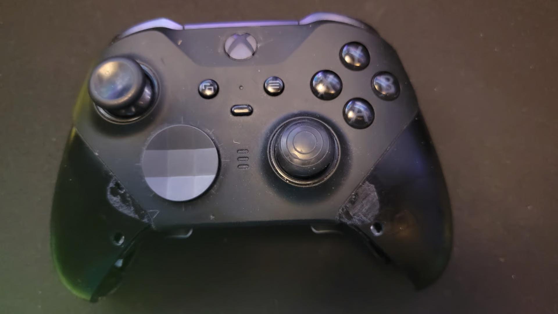 Xbox Elite Series 2 Controller - cracked Shell