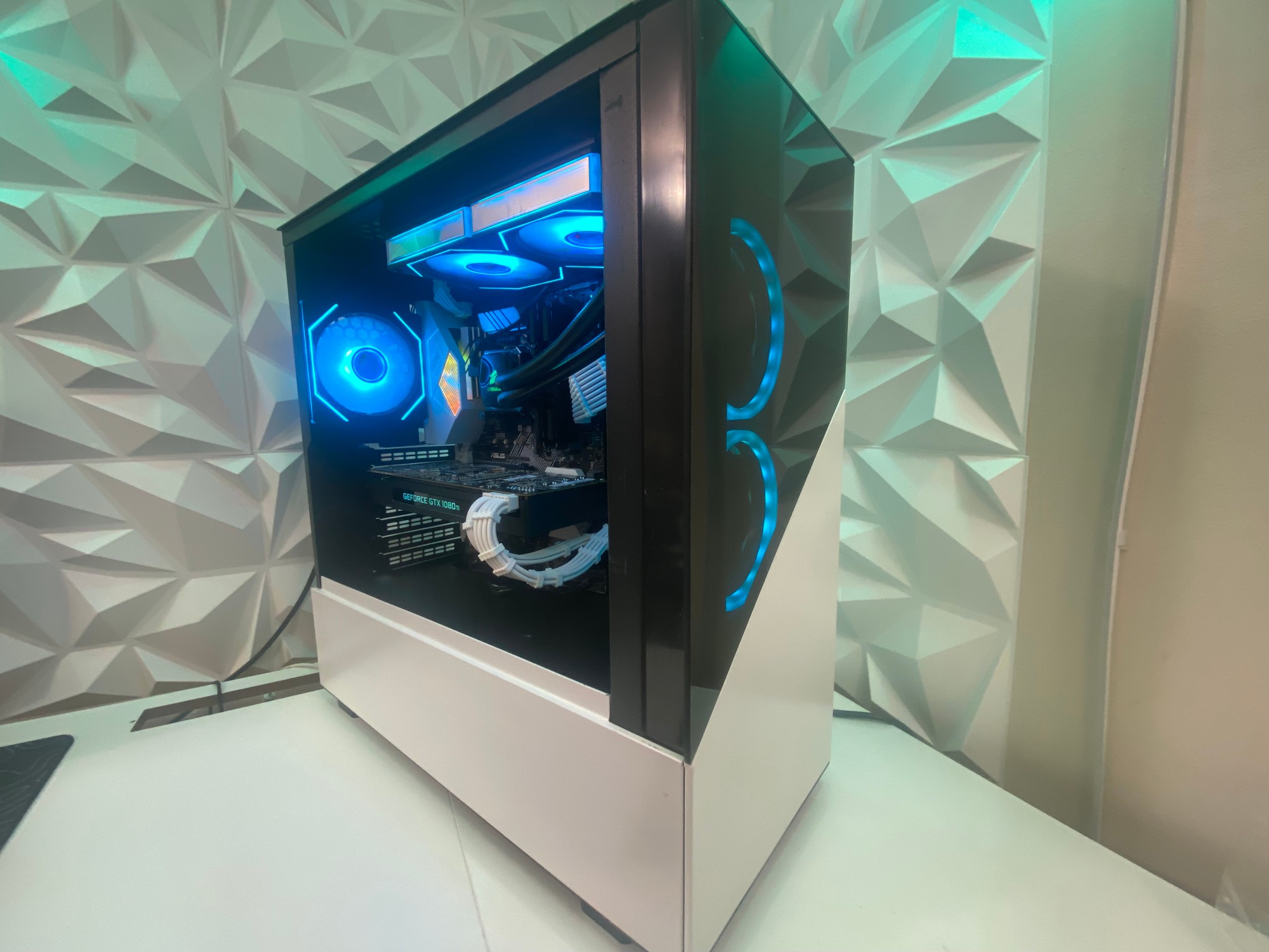 🎅🎅 White Elite Build – intel i5 9600K + GTX 1080 Ti 11GB | 1080p/1440p High FPS Ready