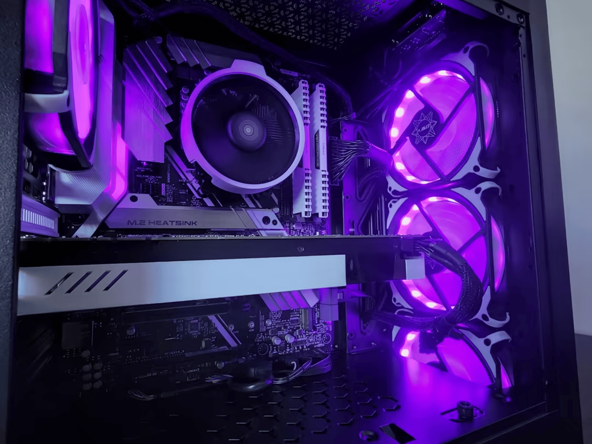 Nvidia GeForce GTX 1070 // AMD Ryzen 5 1600 // Corsair LPX 16GB 3200MHz