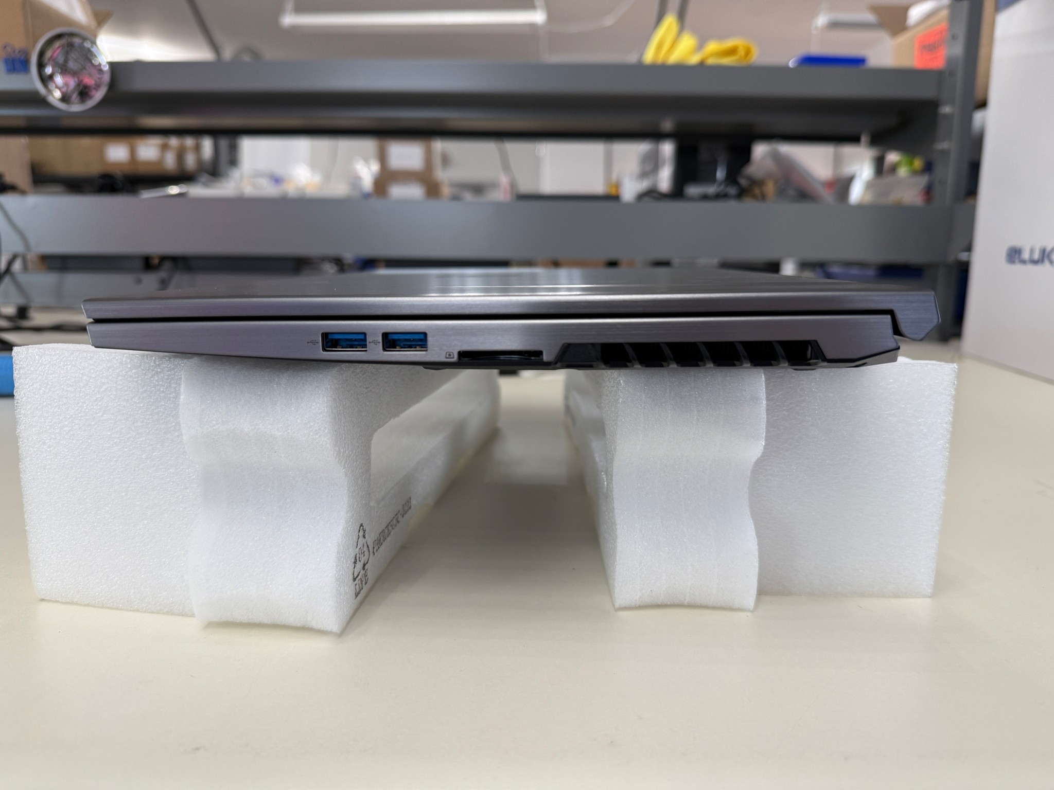 Eluktronics Mech-15 G2, Intel i7-8750H, RTX 2070 Max-Q, 8 GB Ram, 512 SSD