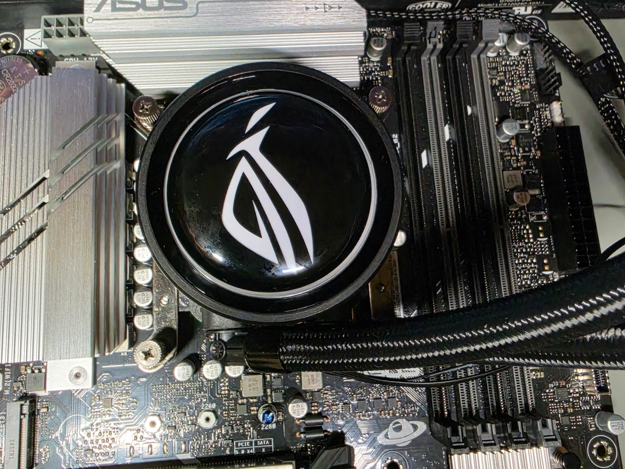 Intel Core Ultra 265f + ASUS B860M MAX GAMING AX + 240MM AIO