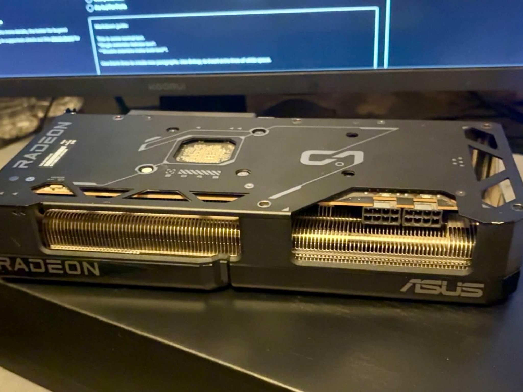 ASUS DUAL OC Radeon RX 7800 XT