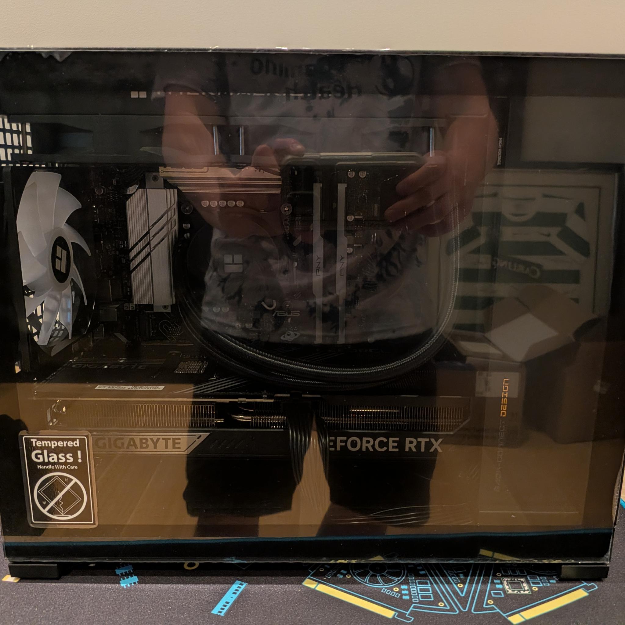 4K Powerhouse - RTX 5070 Ti, Core Ultra 7 265F, 32 GB DDR5, 1 TB Gen 4 NVME, Liquid Cooled, RGB