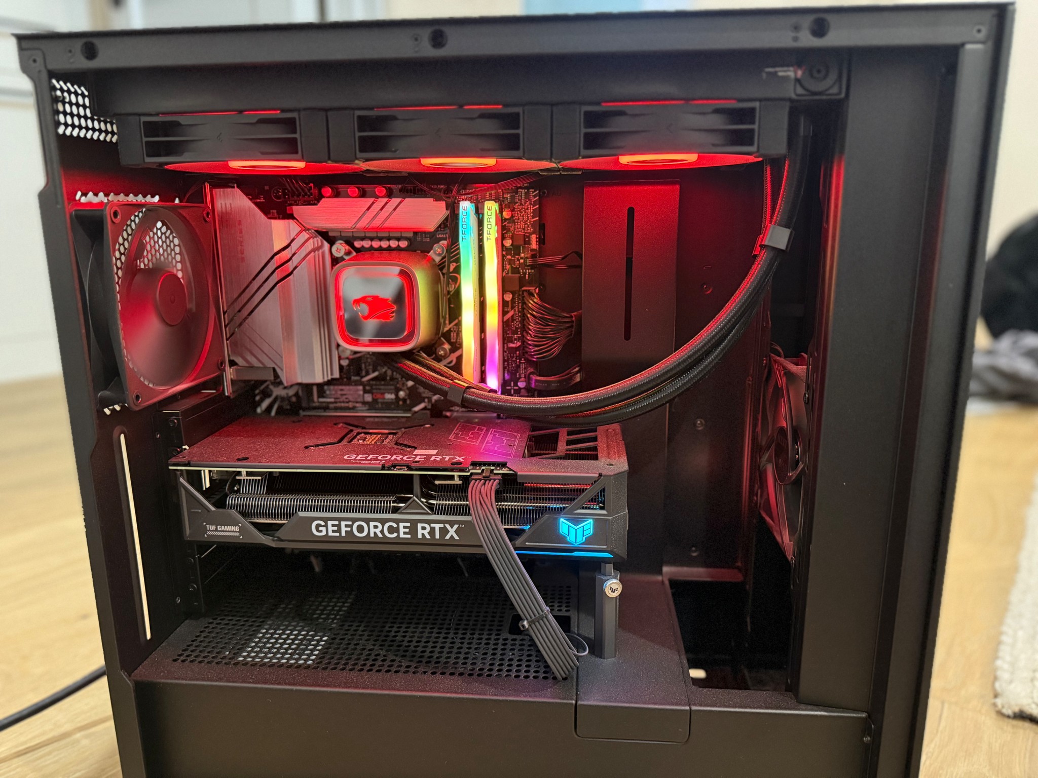 Intel i7-14700KF | RTX 4070 Ti | 32GB DDR5 | 3TB NVMe | NZXT H7