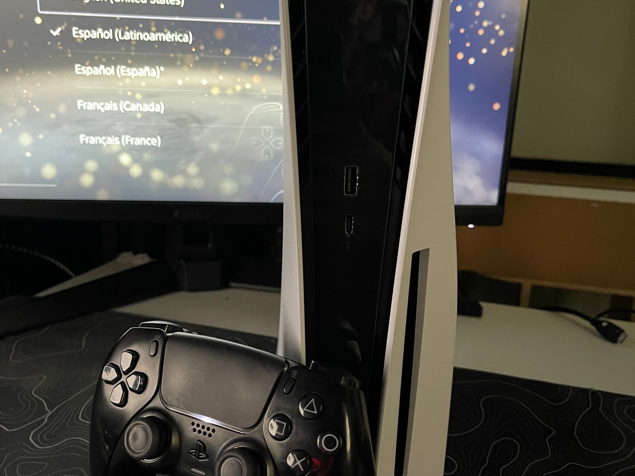 PS5 disc version with black controller
