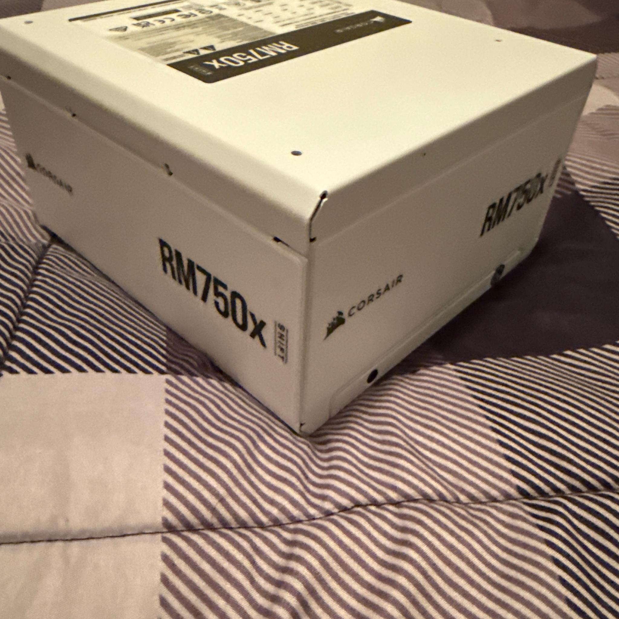 Corsair RM750X Shift 80 Gold+