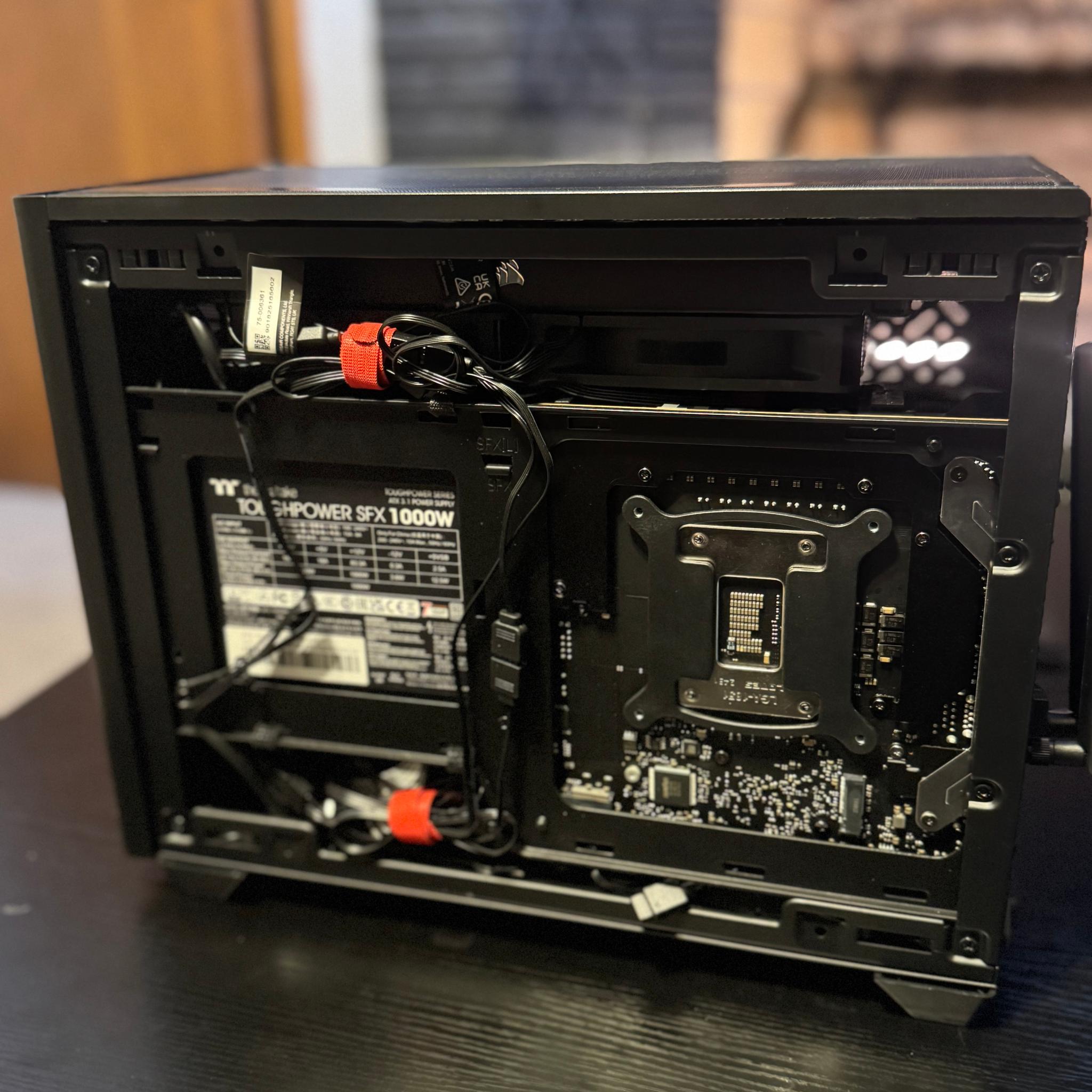 RTX 5090 - Ultra 7 265K - 48gb DDR5 7200mhz - 2TB GEN 5 [CUSTOM ITX PC]