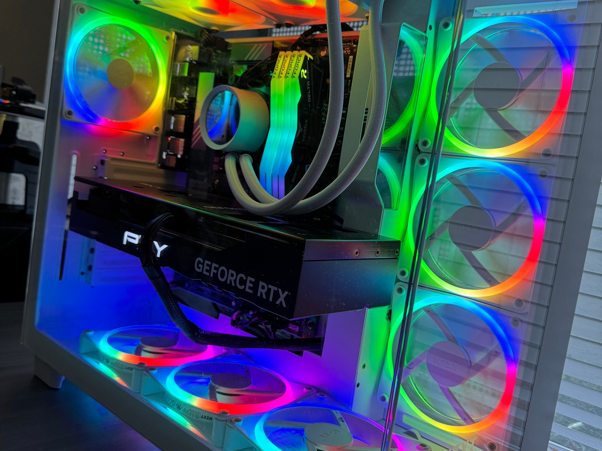 H9 White Case Ryzen 7 9800X3D - 4080 Super Custom Gaming PC Build