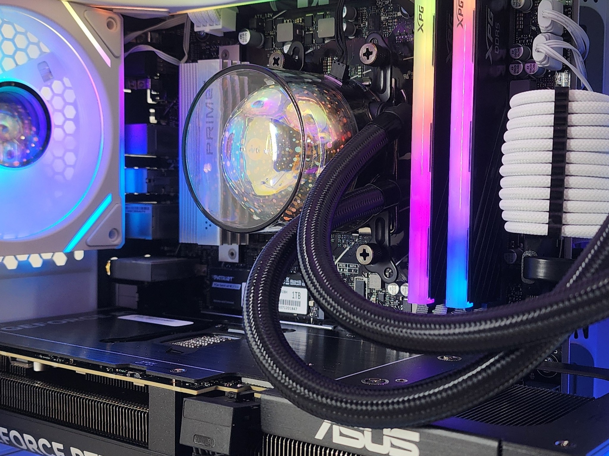 Gaming PC Ryzen 7 9700X 32GB RAM 1TB SSD RTX 5070 12GB Windows 11 Computer