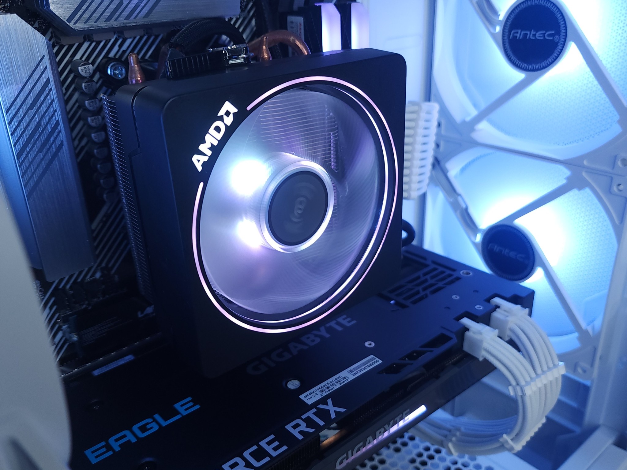 💙🤍RTX 3070 | Ryzen 5 5600G | 16GB 3200MHz | 1TB NVMe SSD
