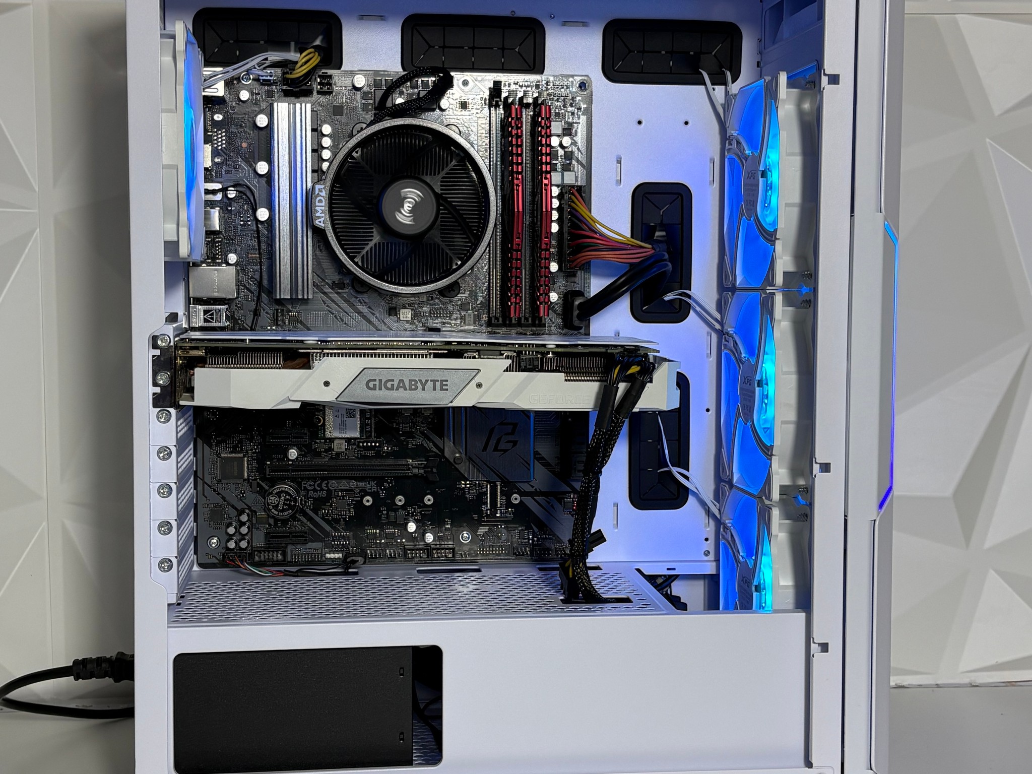 Glacier Valley (V3) Gaming PC - AMD Ryzen 5 3500, RTX 2060, 16GB DDR4, 960GB SSD