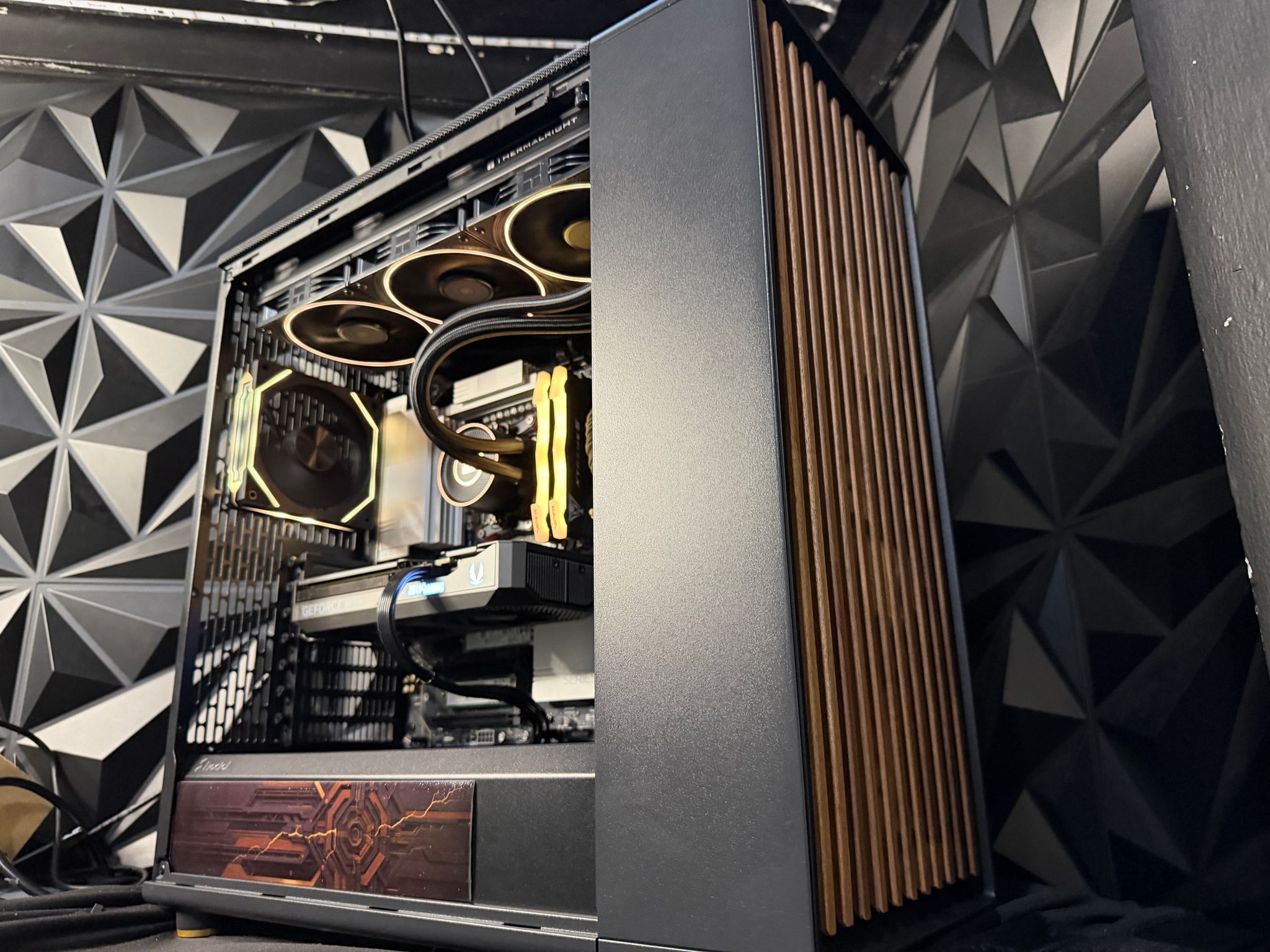 🪵⚙️ IRON WOOD ⚙️🪵 Ryzen 9 9900X| RTX 5070| 32 GB DDR5 8000Mhz|4.5 TB NVMe| 850W Gold PSU