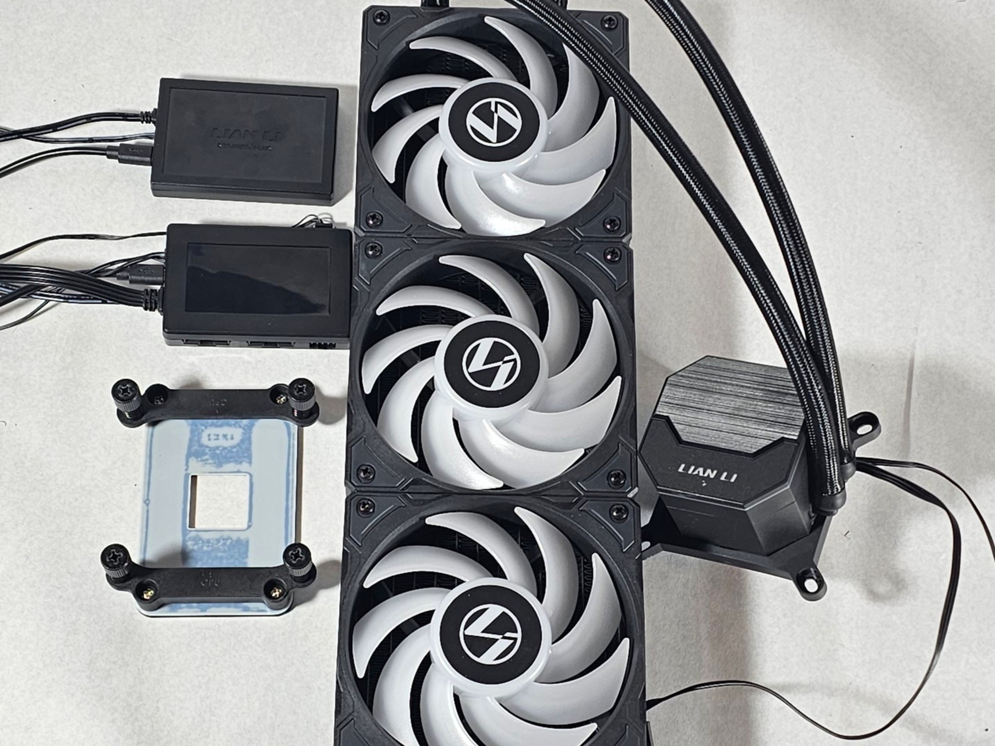 360mm Lian LI AIO RGB CPU Liquid Cooler for AMD AM4 - 2 RGB Controllers included