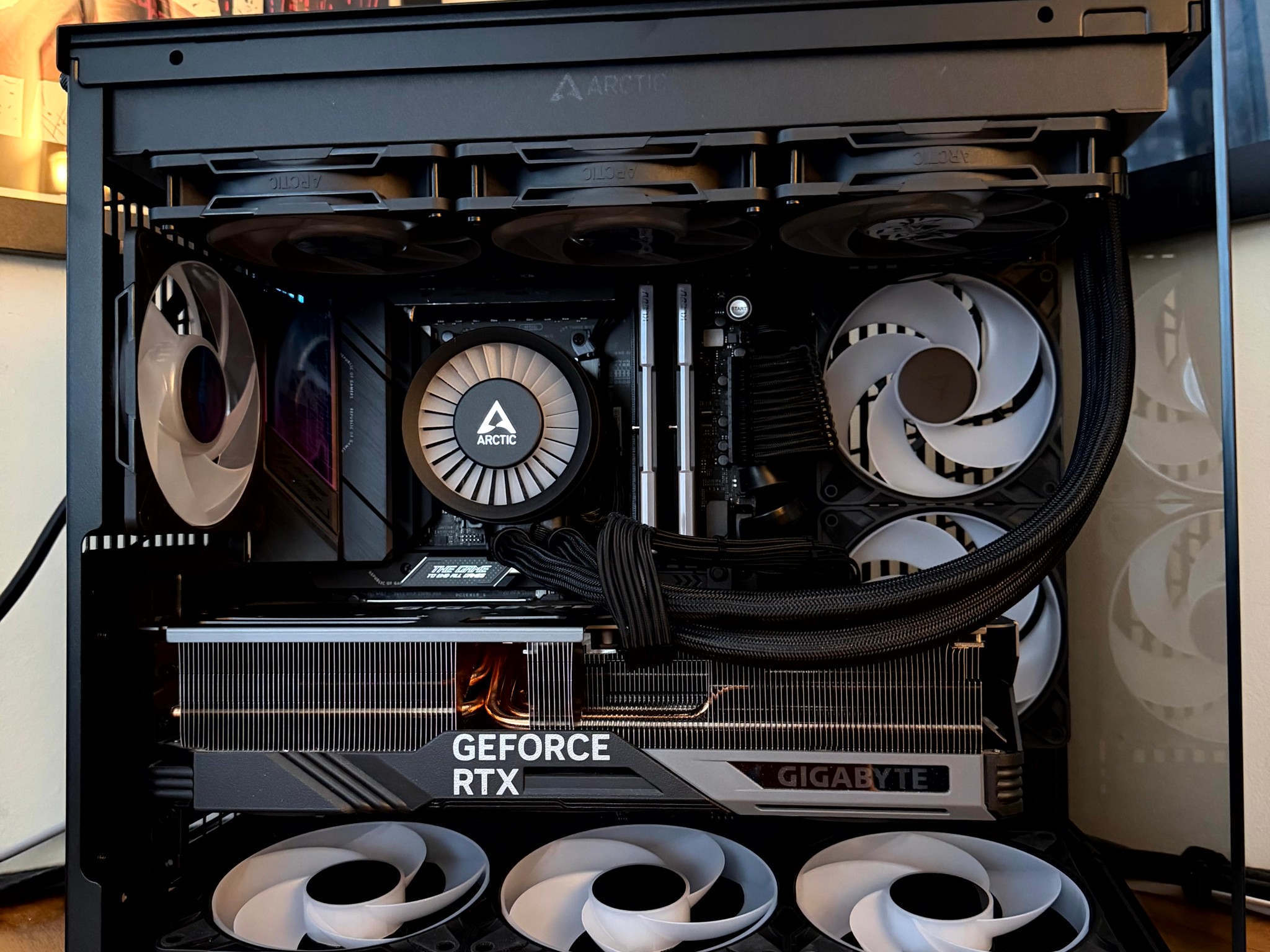 Tveir Hrafnar - RTX 4080 Super OC | Ryzen 9 7900x3d | 32G RAM @6400MT/sec | 4TB Storage | 1000W PSU