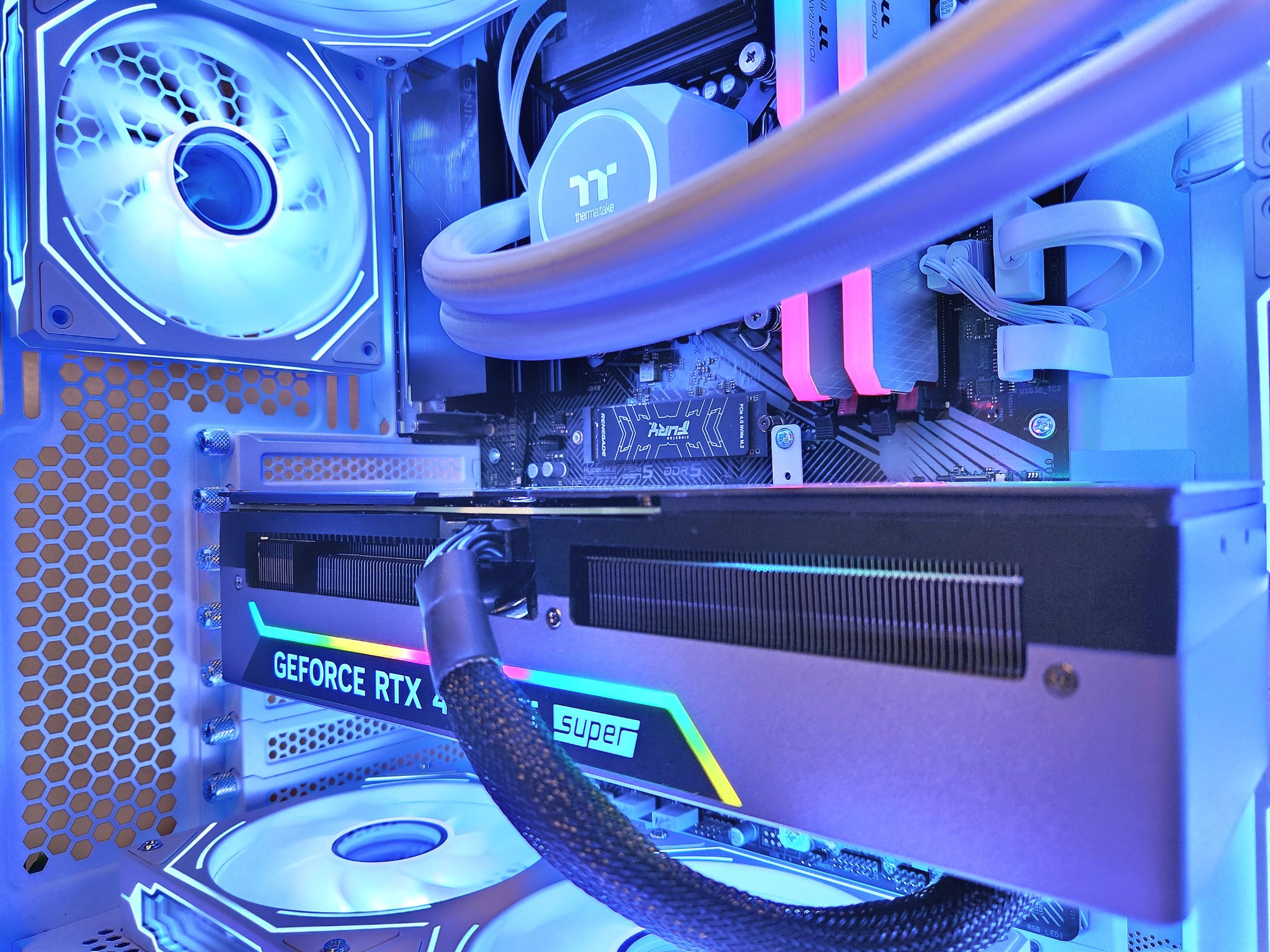 ❄️Arctic Sentinel❄️ | RTX 4070 Ti SUPER | I9-13900KF | 32GB DDR5 | 2TB M.2 | 1200W |WINDOWS 11 PRO