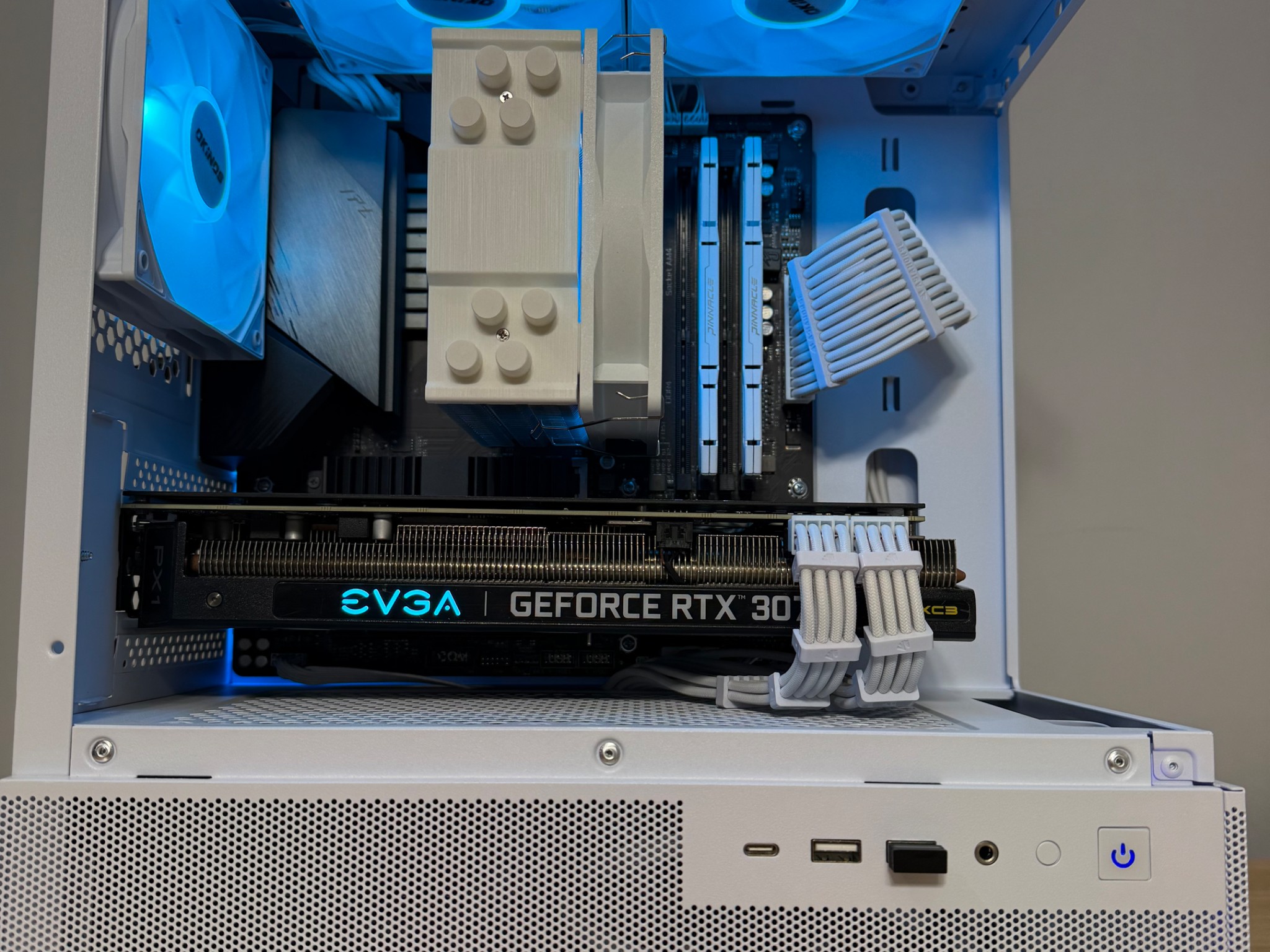 Custom White 1440p Gaming PC-Ryzen 5 5500-RTX 3070-1TB SSD-16GB Ram