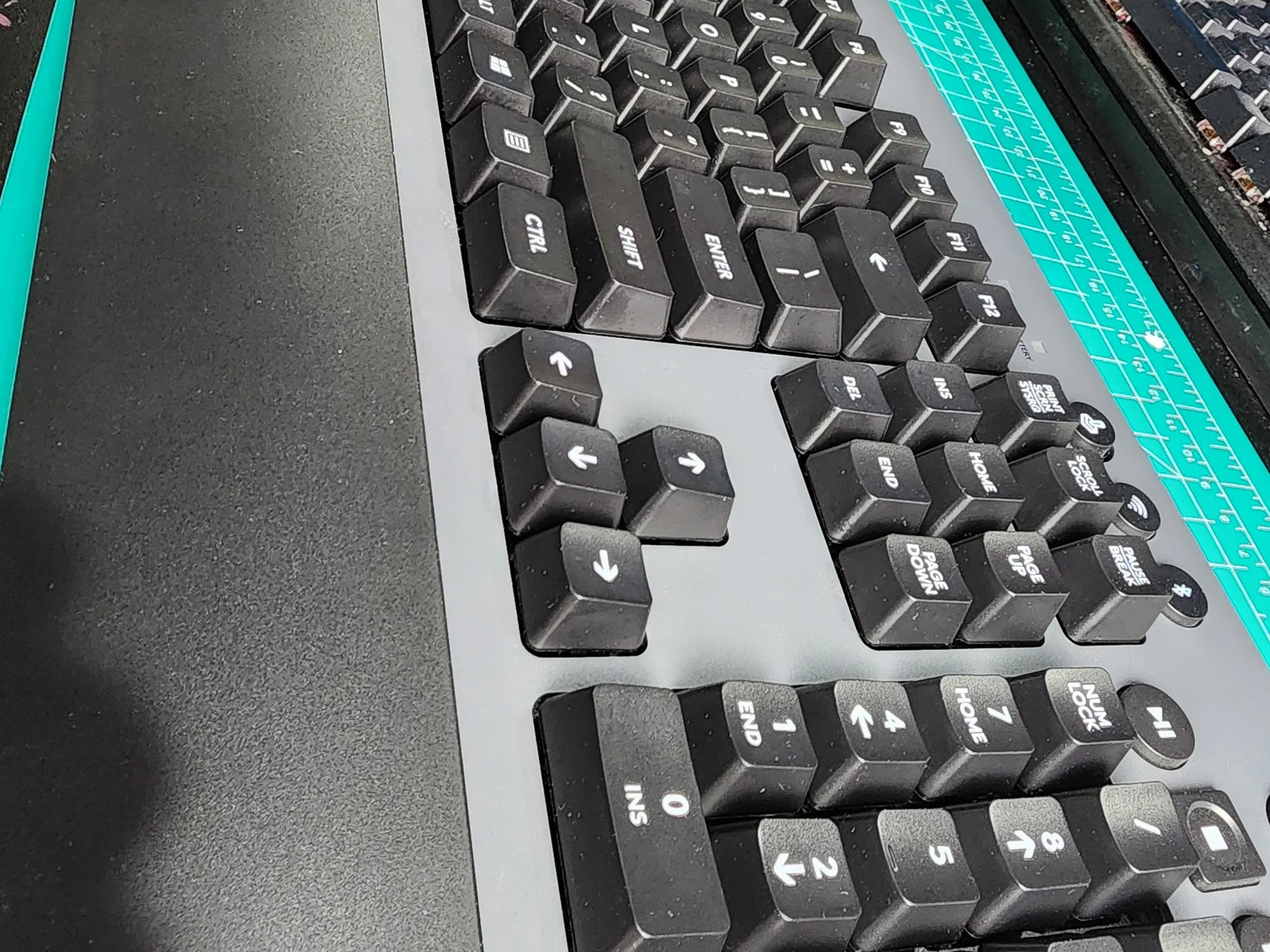 Logitech G613 Wireless Gaming Mechanical Romer-G Switch Keyboard in Black
