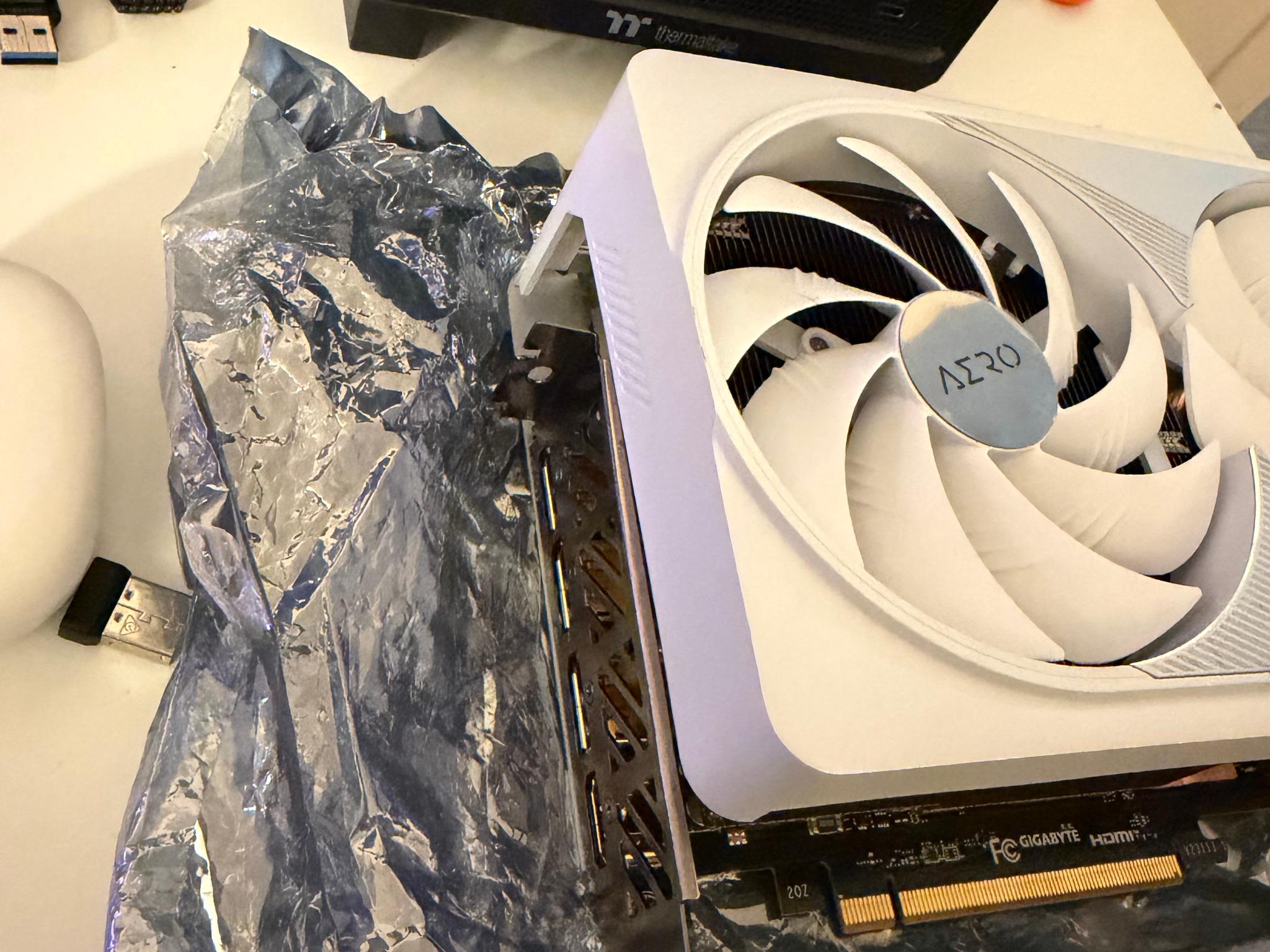 GIGABYTE AERO OC GeForce RTX 4080 SUPER - Image 4