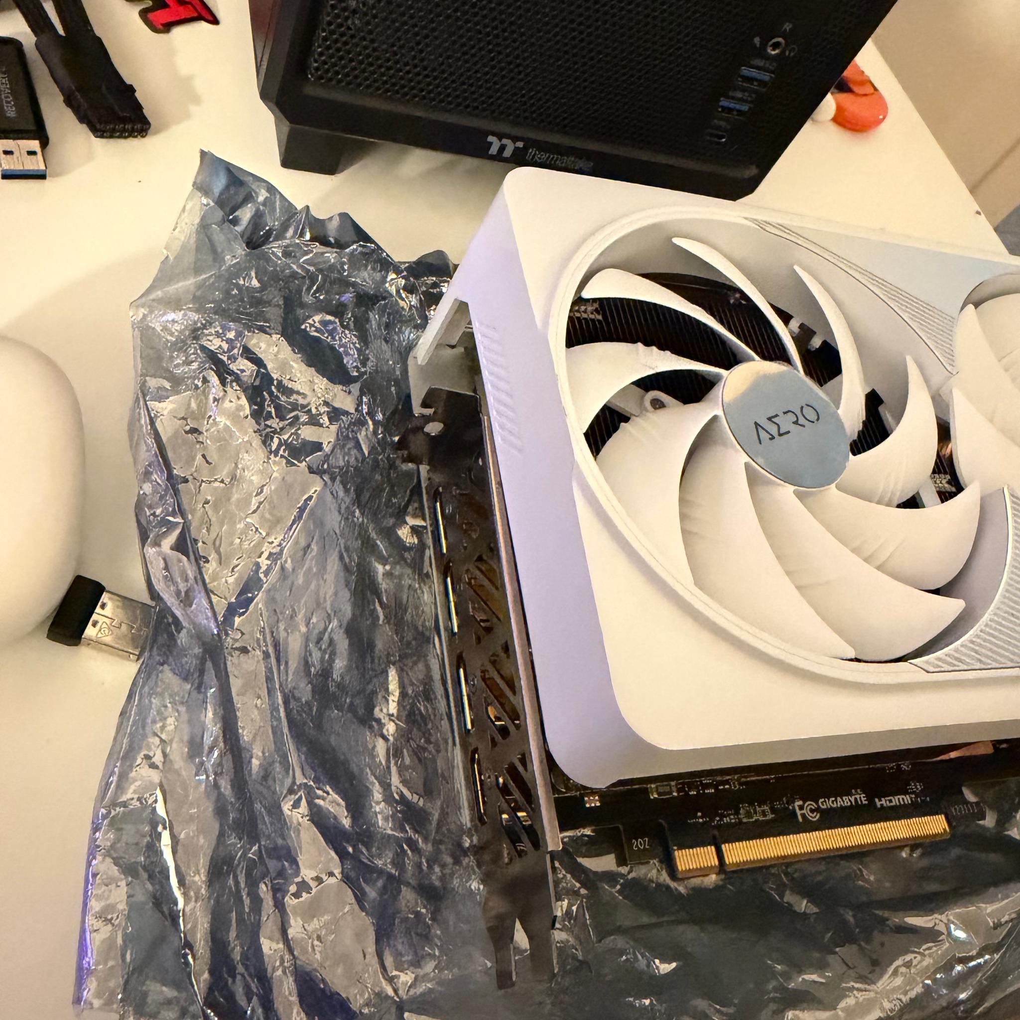 **NOT WORKING** GIGABYTE AERO OC GeForce RTX 4080 SUPER