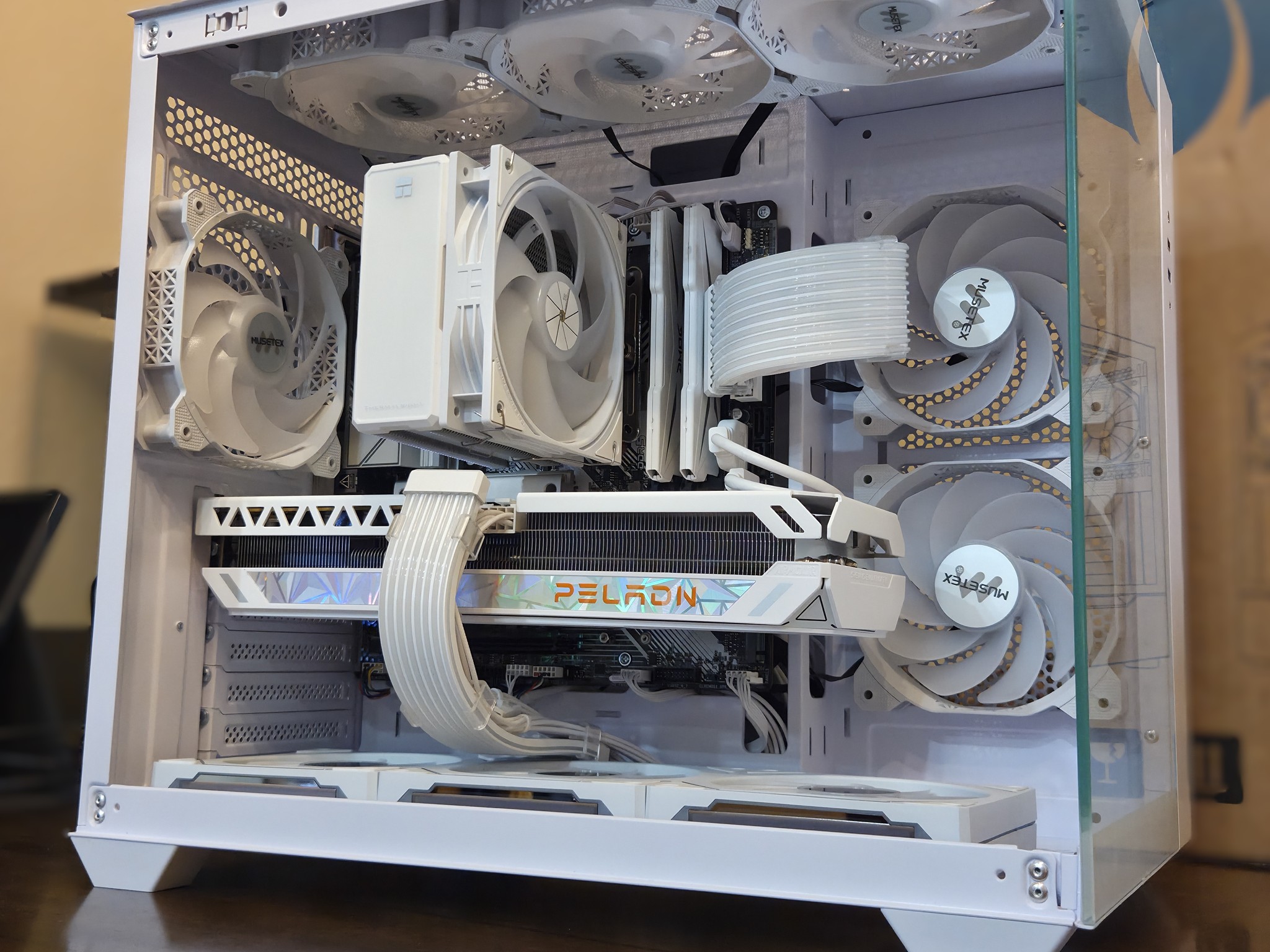 The Yeti! ❄️ – Ryzen 5 7500F • RTX 3070 Ti • 32GB DDR5 6000 • Temp Display • 1440p Gaming PC