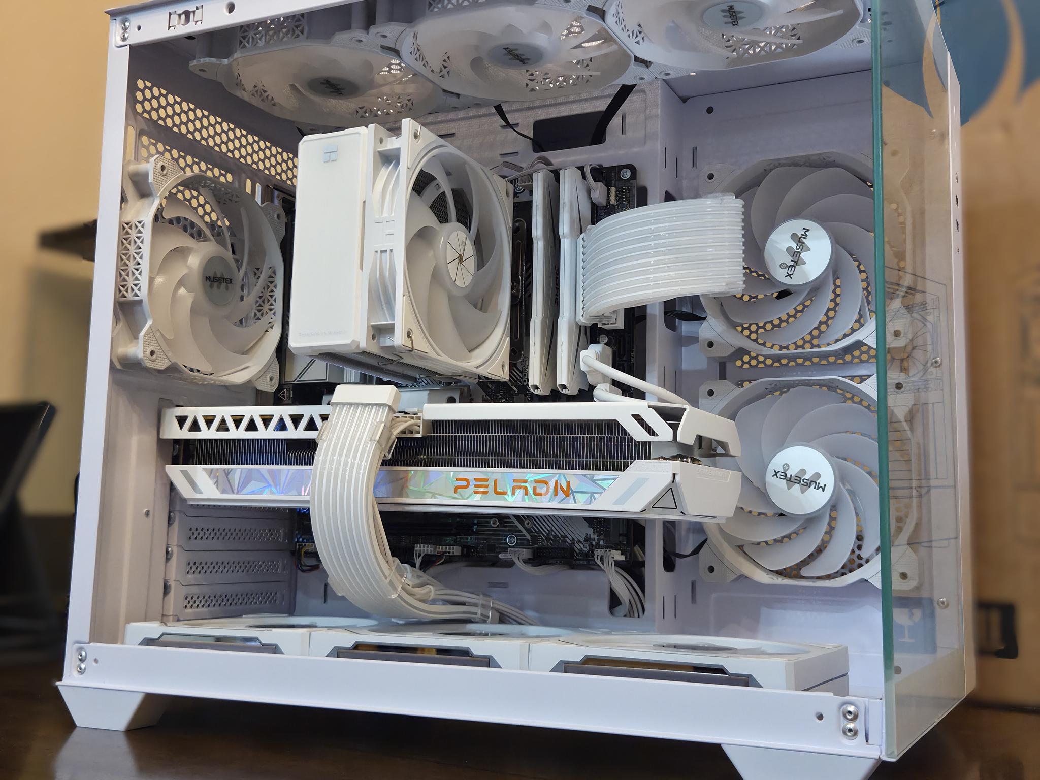 The Yeti! ❄️ – Ryzen 5 7500F • RTX 3070 Ti • 32GB DDR5 6000 • Temp Display • 1440p Gaming PC