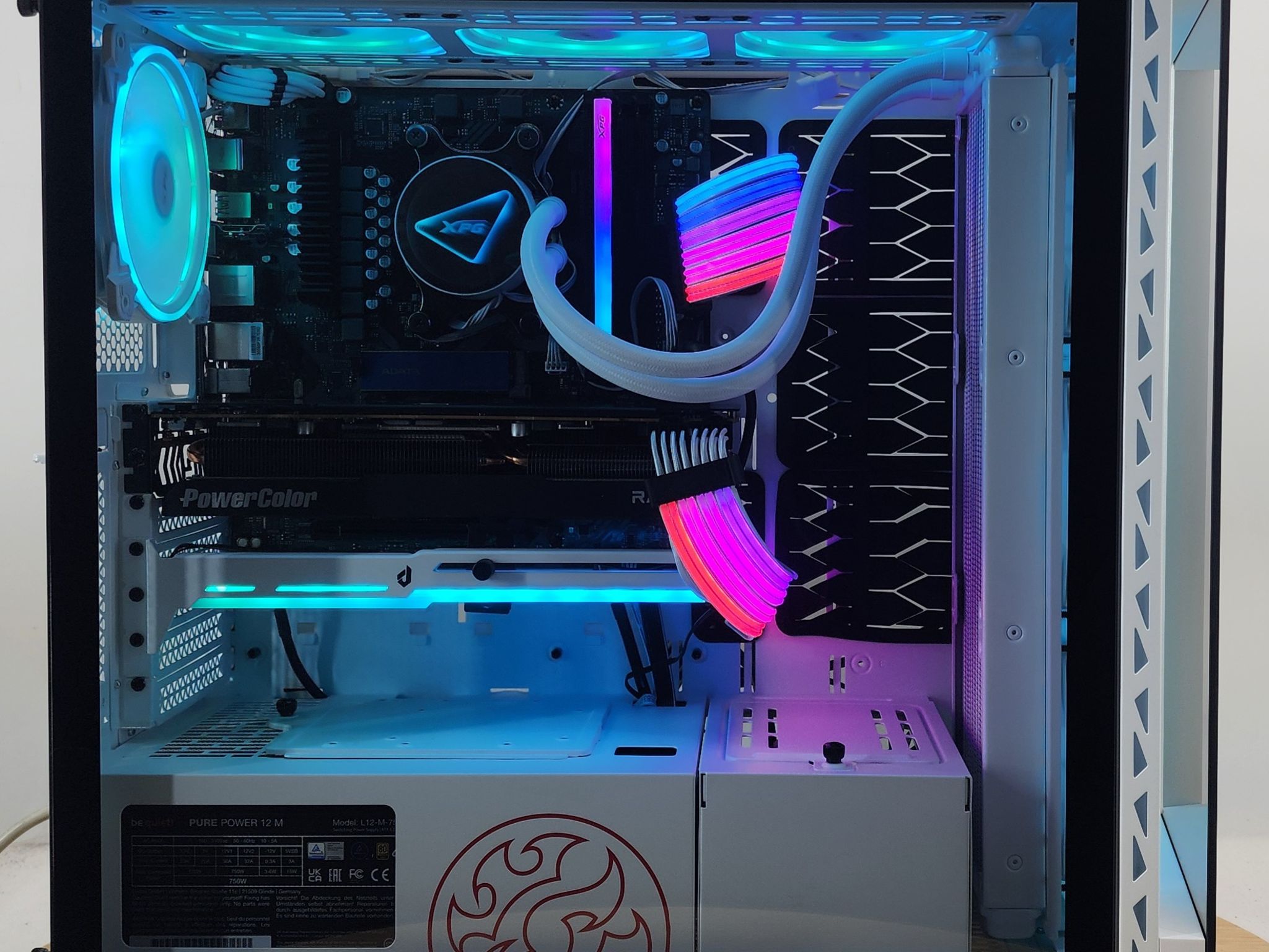 Gaming PC Ryzen 7 9700X 16GB RAM 1TB SSD RX 7800 XT 16GB Windows 11 Computer