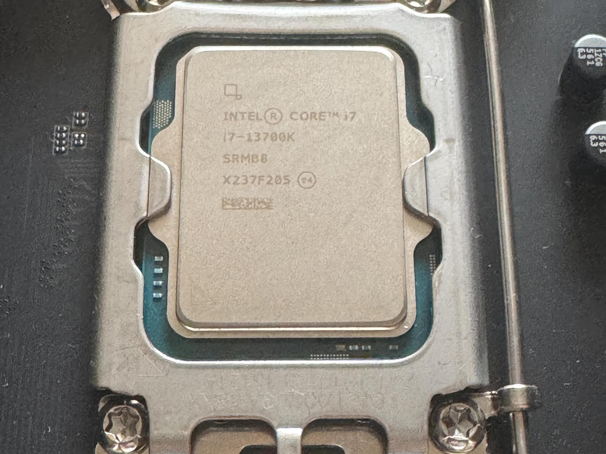 i7-13700K (Never had issues) + Z790 AORUS Elite AX DDR4 + 32GB DDR4