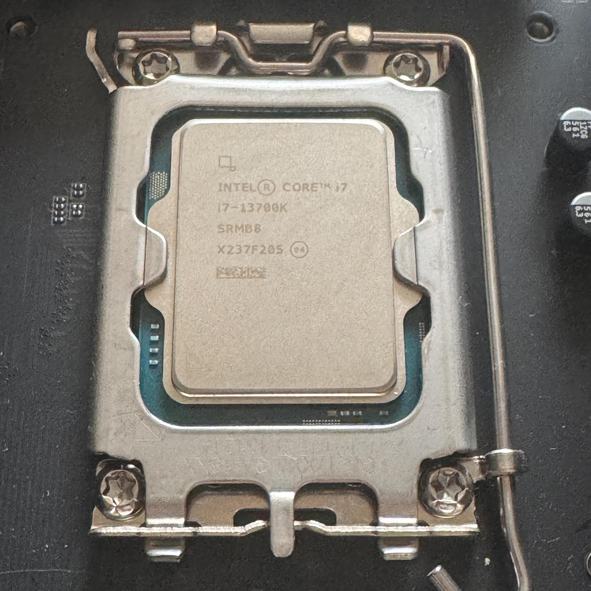 i7-13700K (Never had issues) + Z790 AORUS Elite AX DDR4 + 32GB DDR4