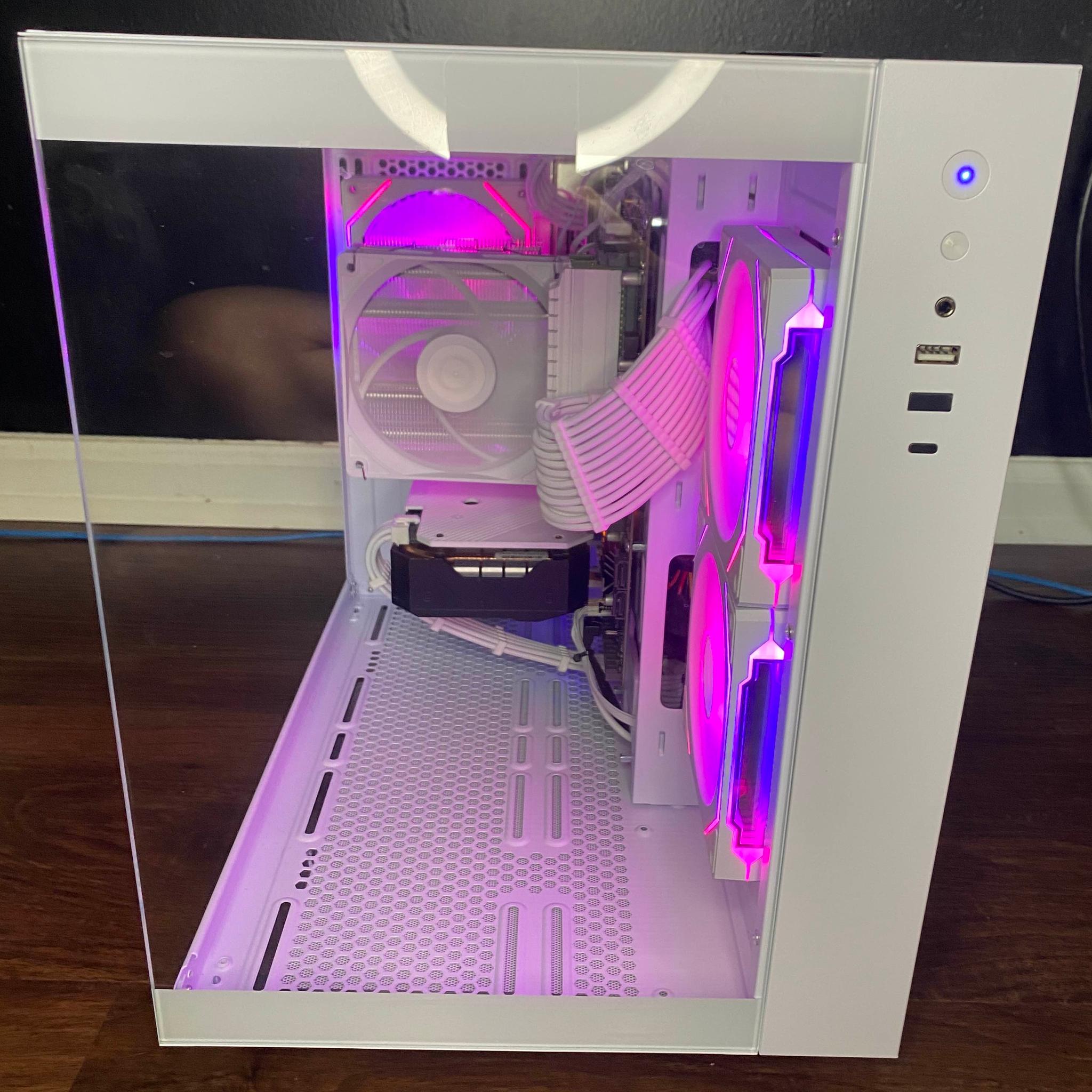 White Gaming PC (GTX 1660 S 6GB + AMD Ryzen 5 3600X + 16GB DDR4 + SSD)
