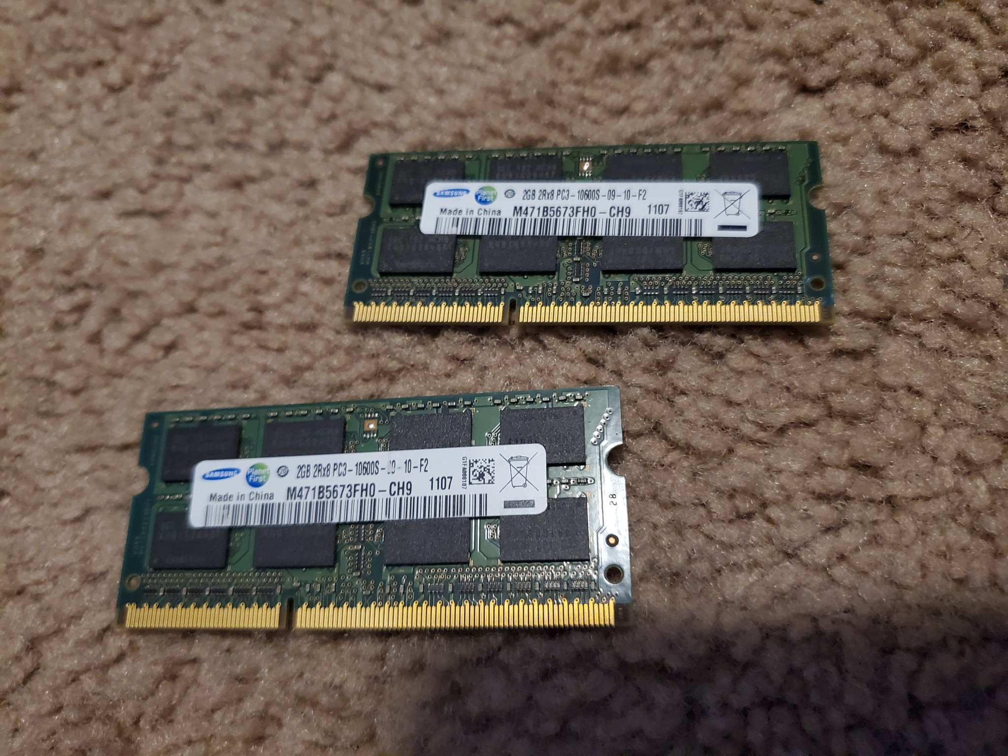Samsung 4GB (2x2GB) DDR3-1333 SODIMM Kit (M471B5673FH0-CH9)