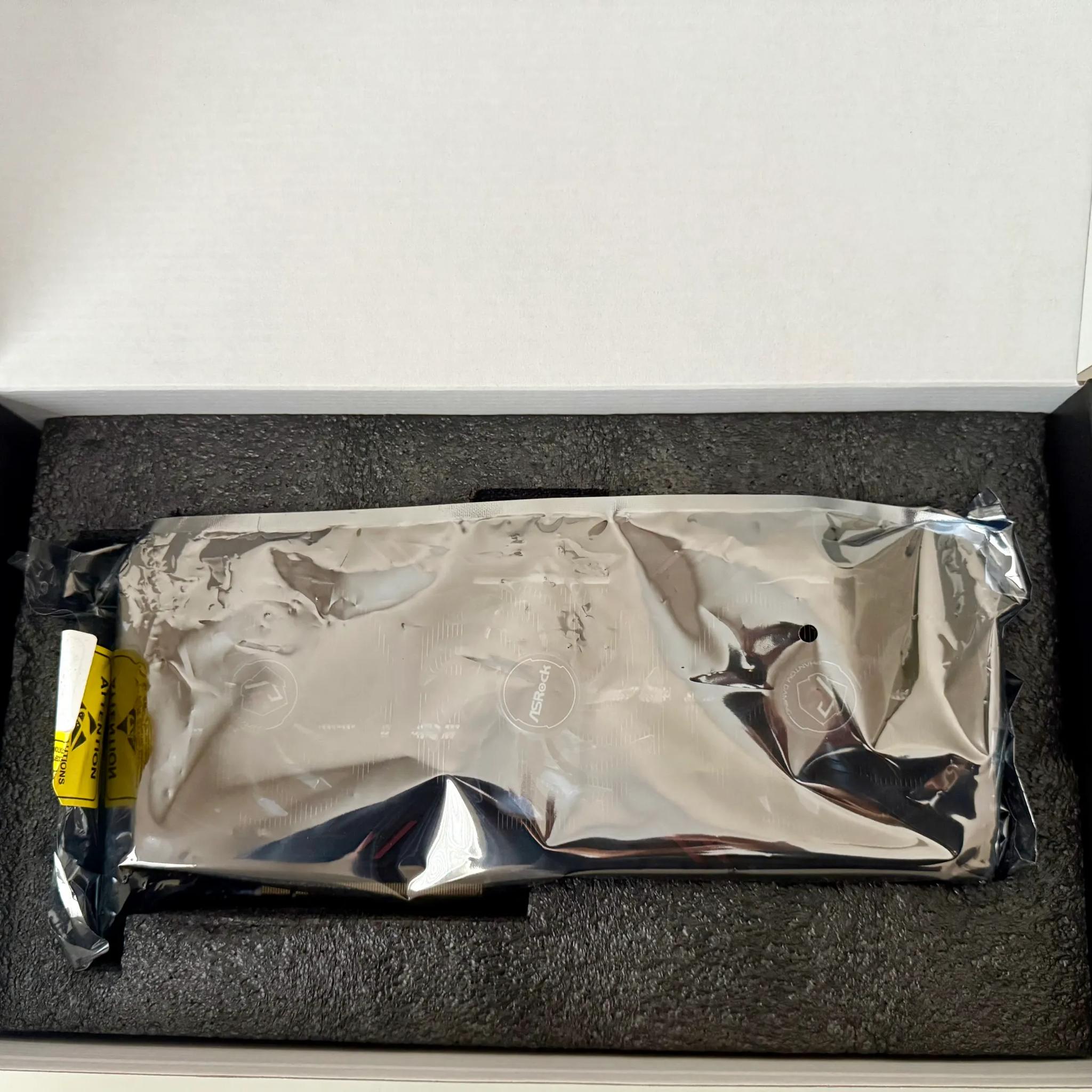 ASRock Intel Arc A770 Phantom Gaming GPU