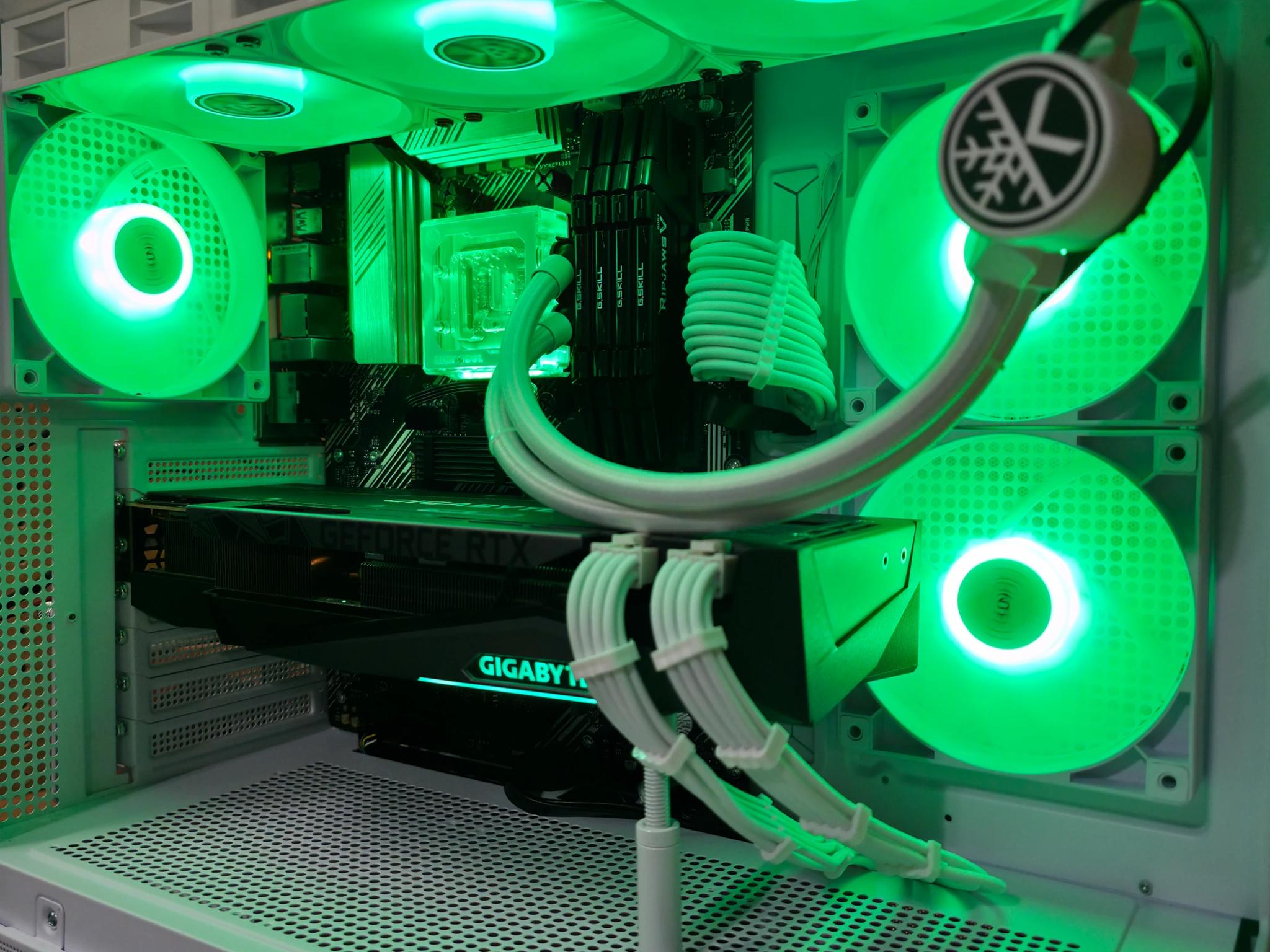 X3D Whiteout | RTX 3080 | 5600x3D |32GB DDR4 | 1TB NVME
