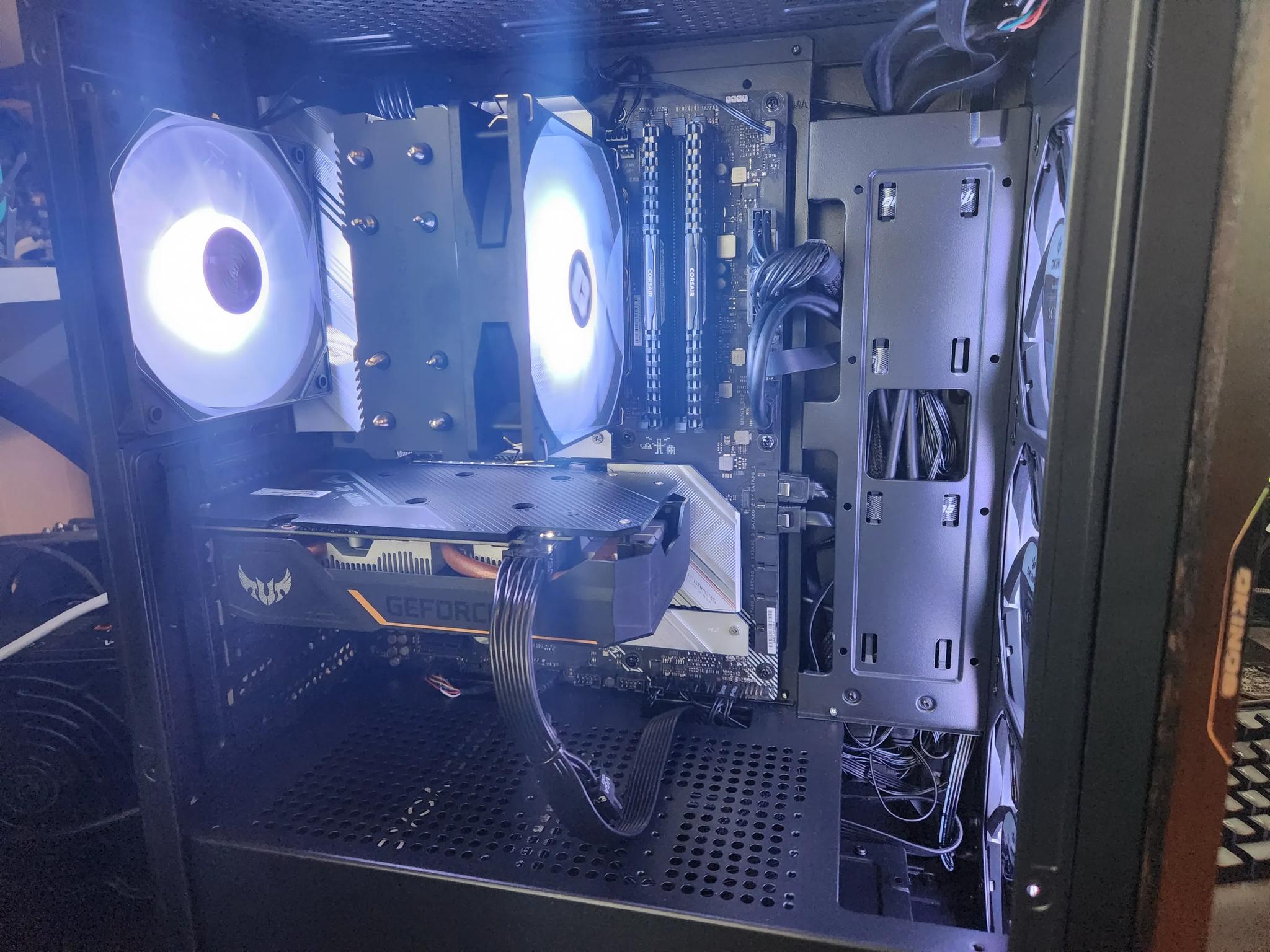 BLACK AND WHITE! 1660 SUPER Intro Gamer/ creator pc!
