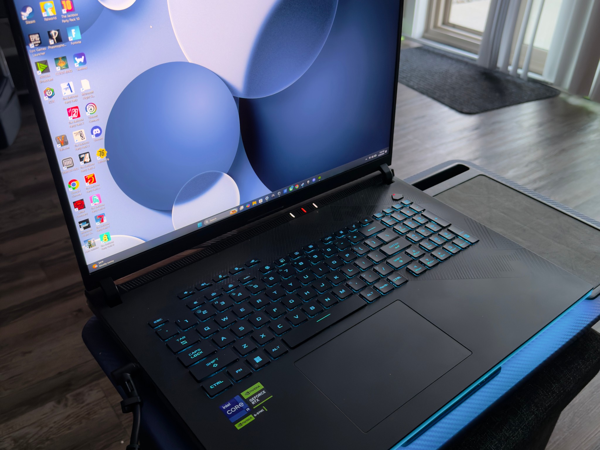 ASUS Strix Scar G834JZR-XS96 (18” Gaming Laptop)