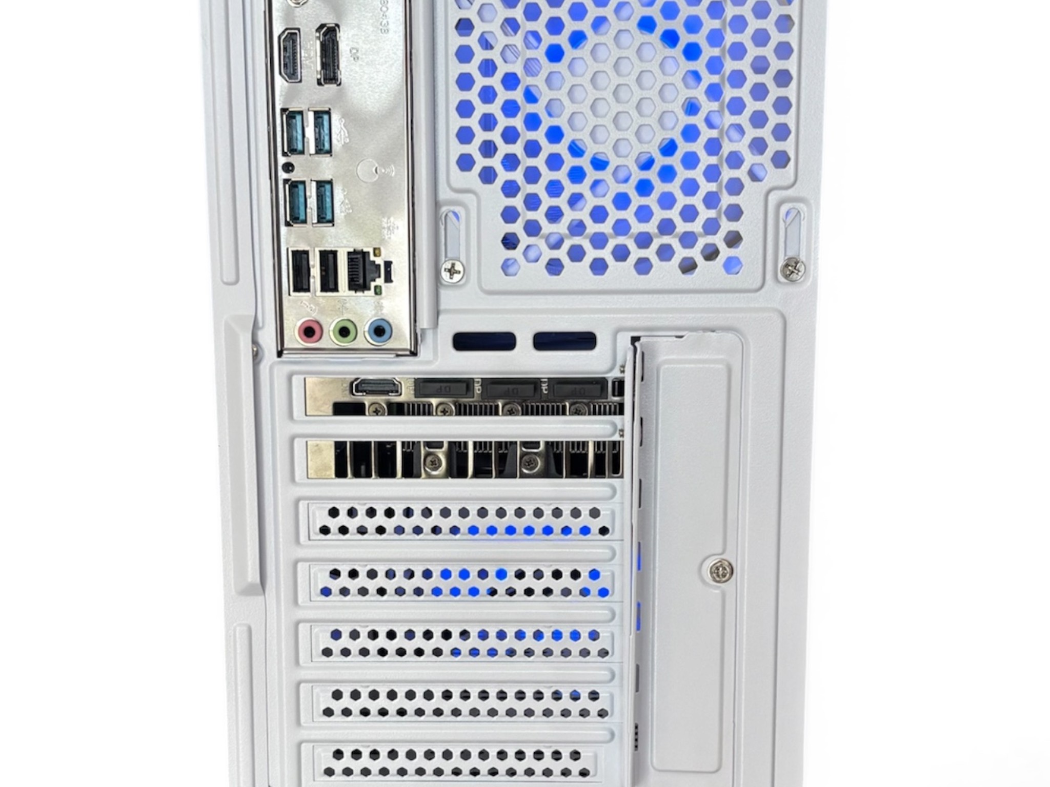 ❄️ White Dwarf | RTX 5060 / Ryzen 5 5500 / 16GB DDR4 / 1TB NVMe / 650W PSU