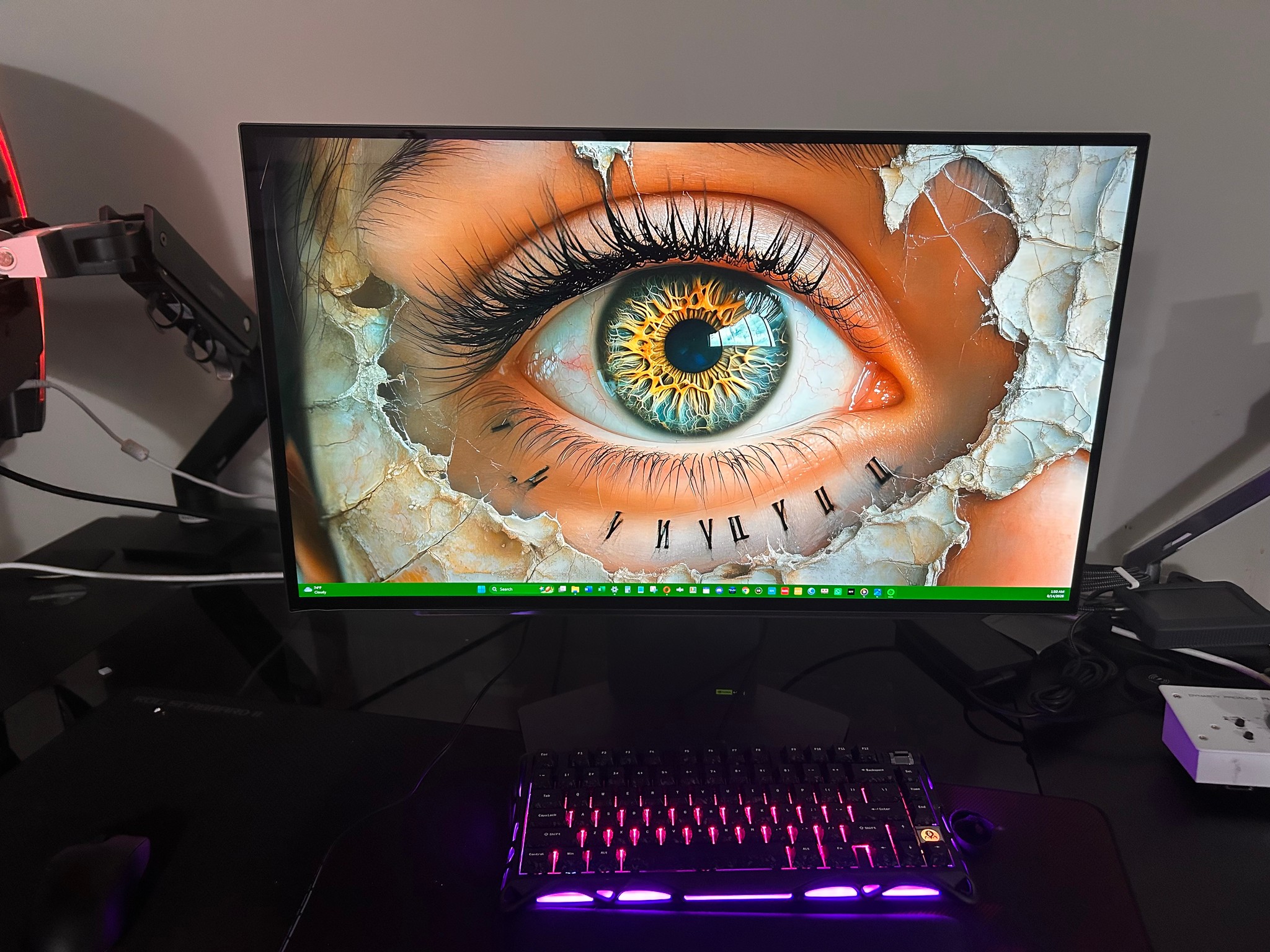 LG UltraGear 27" OLED (240hz) 2K (2560x1440) Gaming Monitor (27GX704A-B) (Only 9hrs Used!)