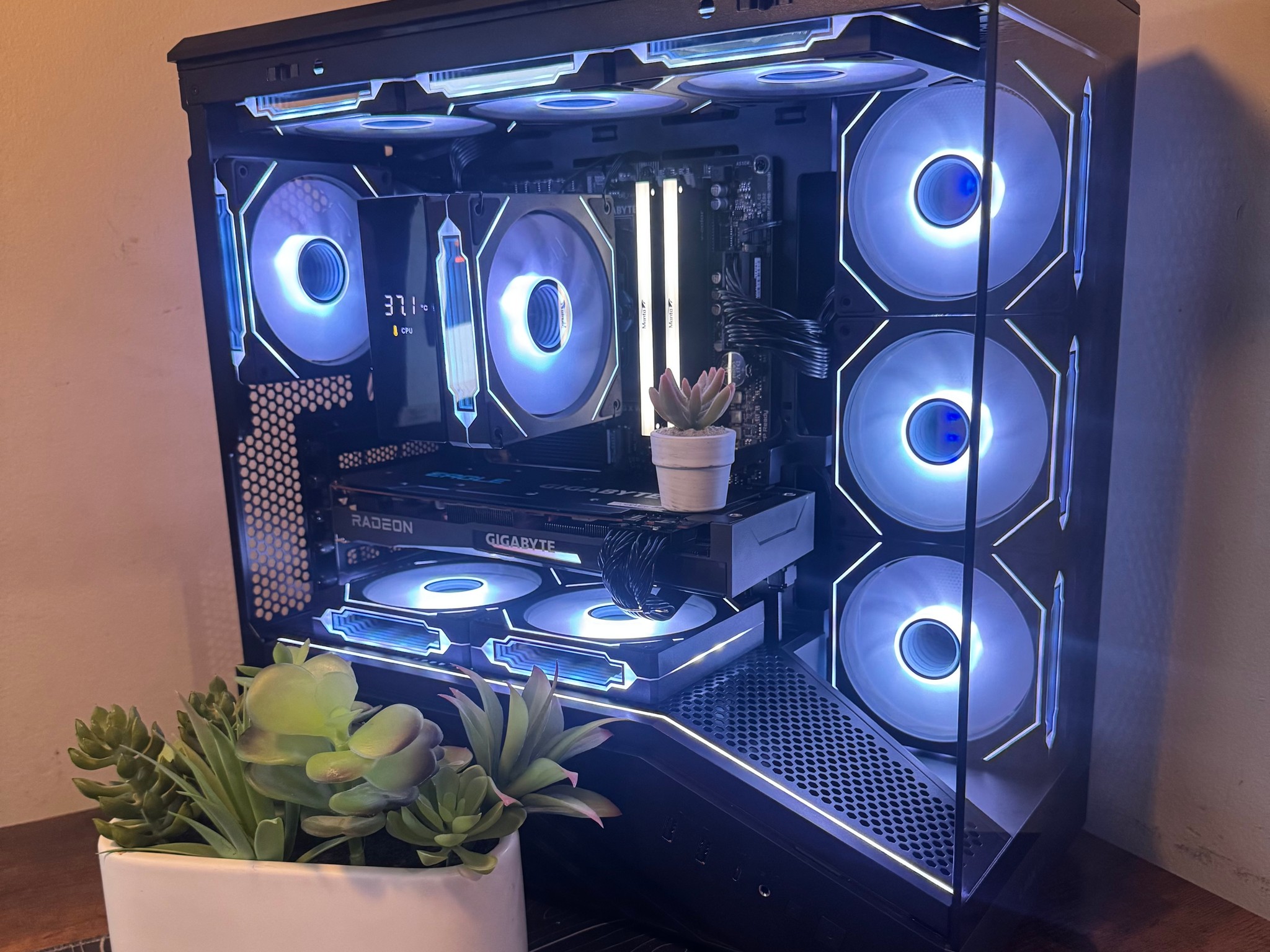 ❤️ Team Red Showcase PC ❤️ - Ryzen 5 5500 | RX 6700 XT 12GB | 32GB DDR4 3200 | 1TB Toshiba M.2 SSD