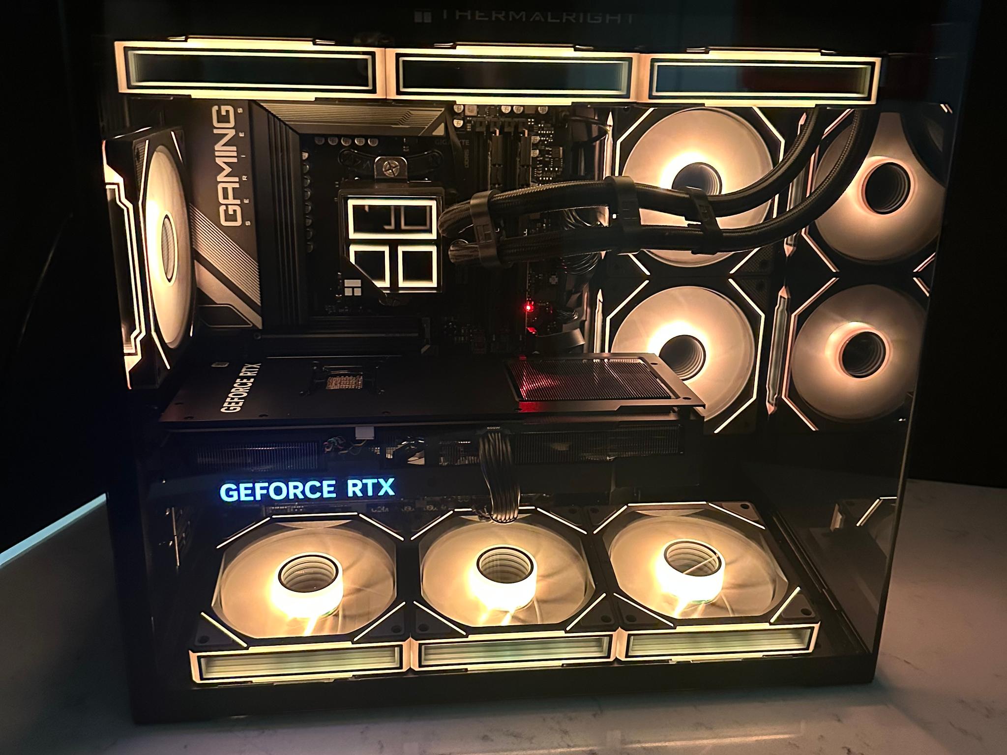 Ryzen 7 9700X / RTX 5070 Ti 16GB - O11 Dynamic Mini V2 Mid-Tower Black, 1TB M.2, 512GB M.2, 4TB SATA