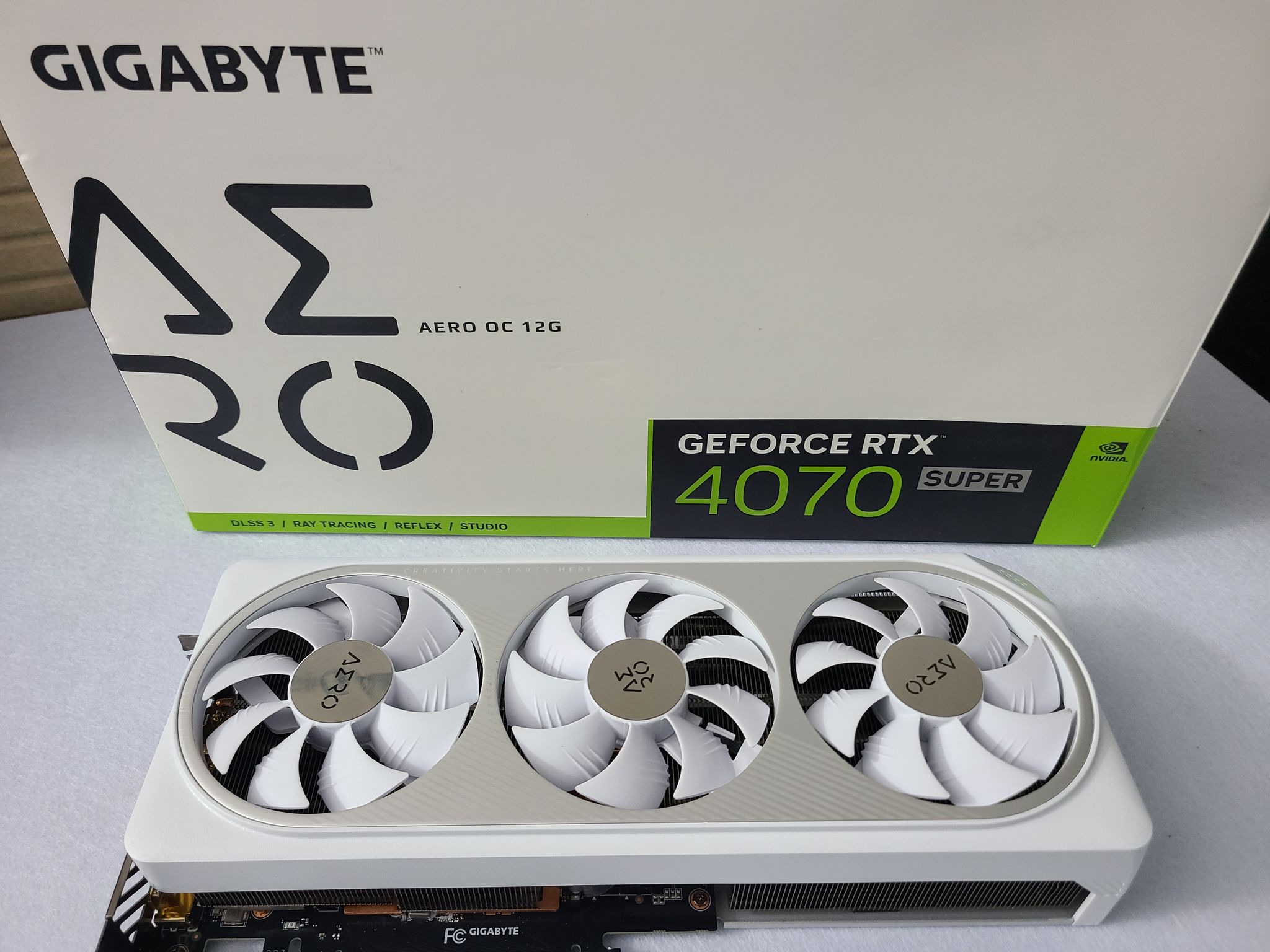 GIGABYTE AERO OC GeForce RTX 4070 SUPER (White) | Jawa