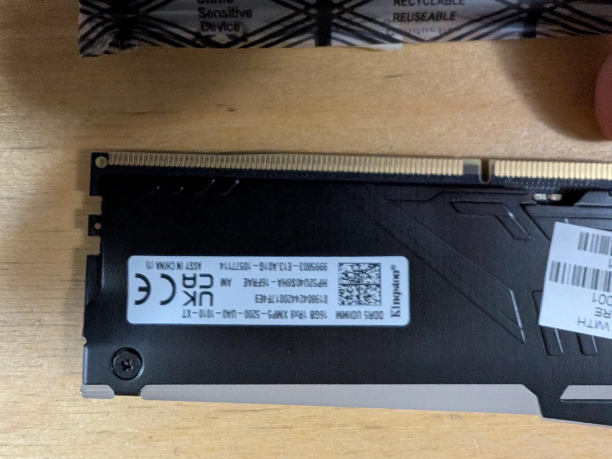 32GB Kit DDR5 5200 MT/s RGB Kingston Fury Beast
