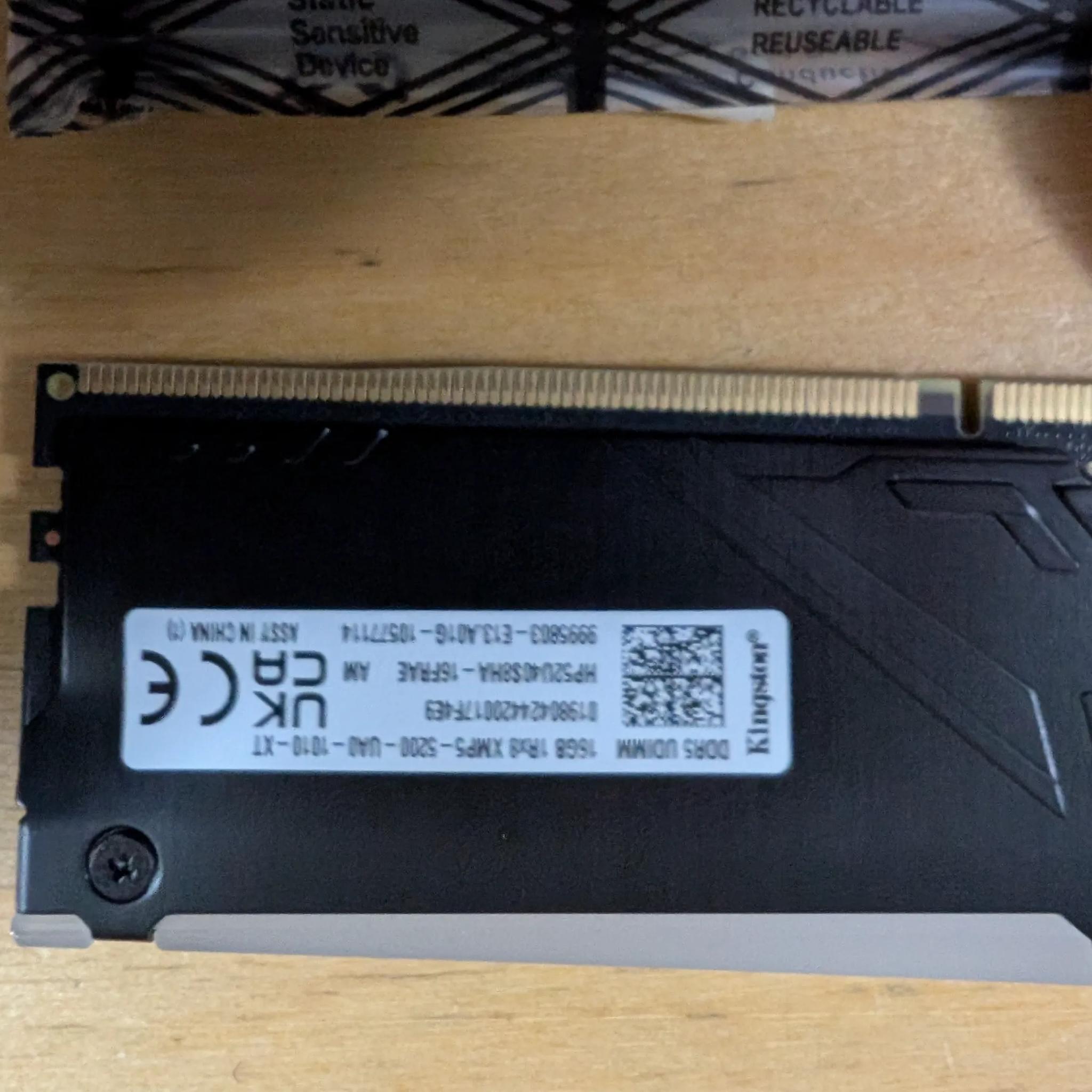 32GB Kit DDR5 5200 MT/s RGB Kingston Fury Beast